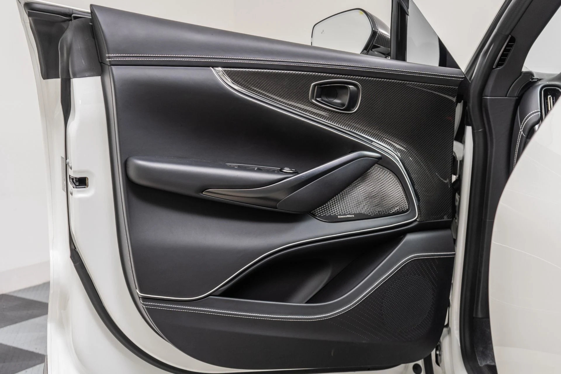 mph038_126455182_Used_2026_Aston_Martin_DBX_S_1792083378_b30042ccfa