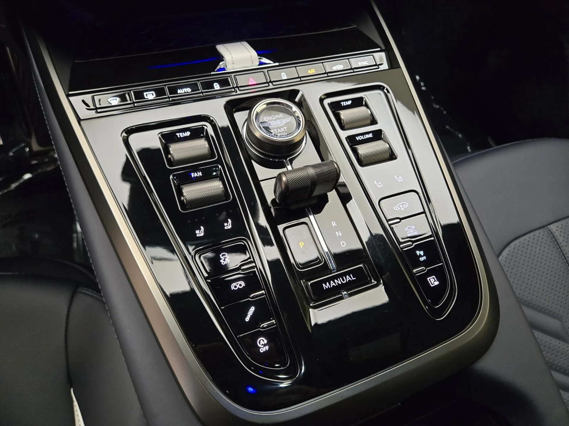 mph038_126981969_New_2026_Aston_Martin_DBX_S_1780118666_47a6ee4b36