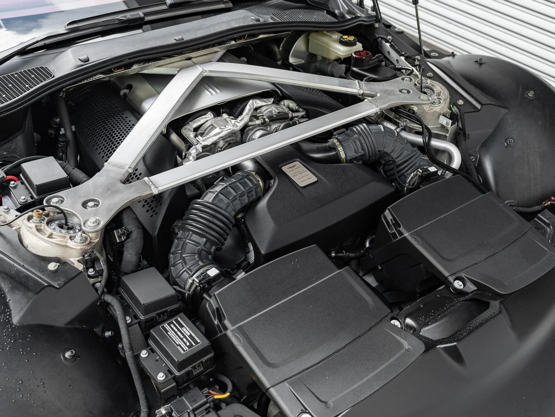 mph038_1273947151_Used_2021_Aston_Martin_Vantage_1753207587_406e8bcf51