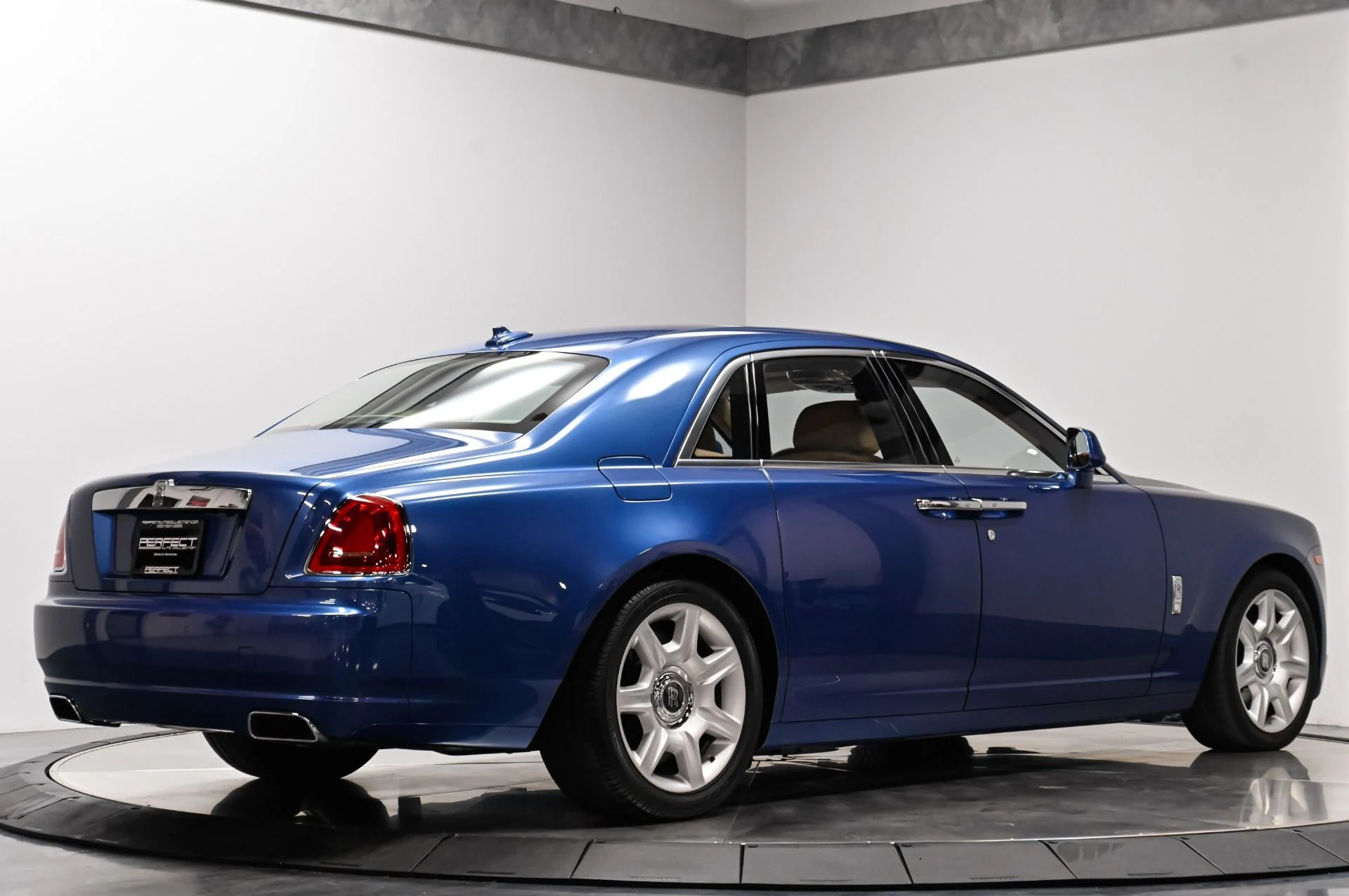 mph038_1285065198_Used_2012_Rolls_Royce_Ghost_Base_1791906503_88120be27e