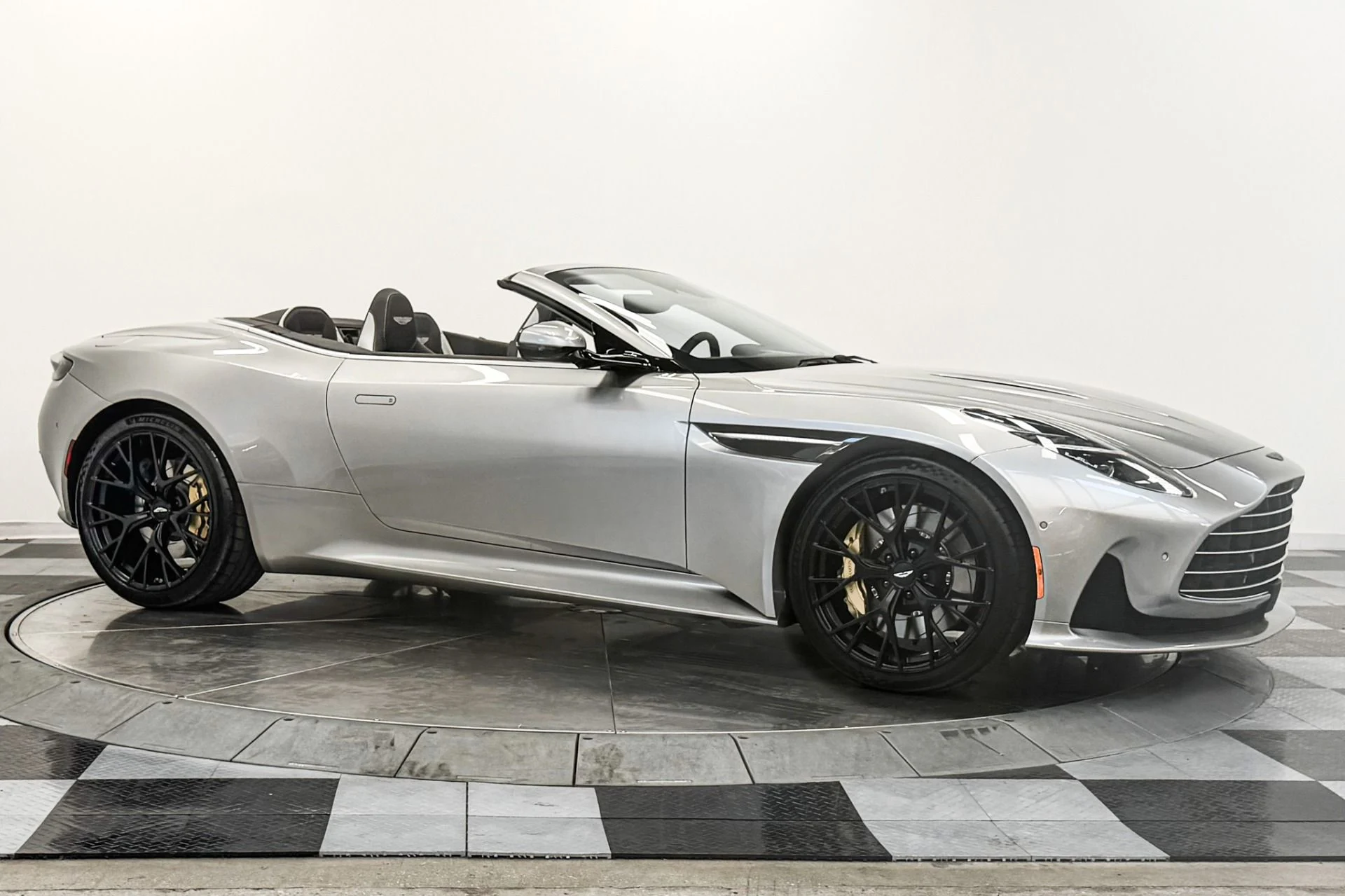 mph038_1289059881_Used_2025_Aston_Martin_DB_12_Volante_Duotone_interior_Bowers_and_Wilkins_Audio_Nearly_New_1789749797_f489b9eeb9