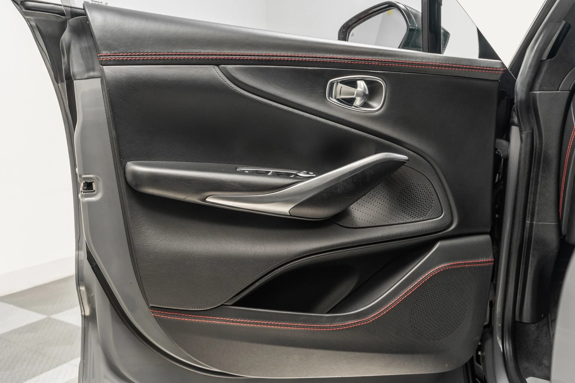 mph038_1294822419_Used_2021_Aston_Martin_DBX_22_Inch_Wheels_Heated_and_Ventilated_Front_Seats_Panoramic_Roof_1765210409_639ec69eea