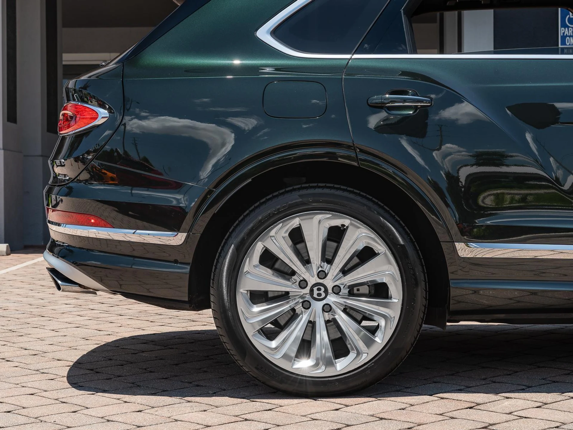 mph038_1306526909_Used_2023_Bentley_Bentayga_EWB_V8_1778364318_a8aeec4a71