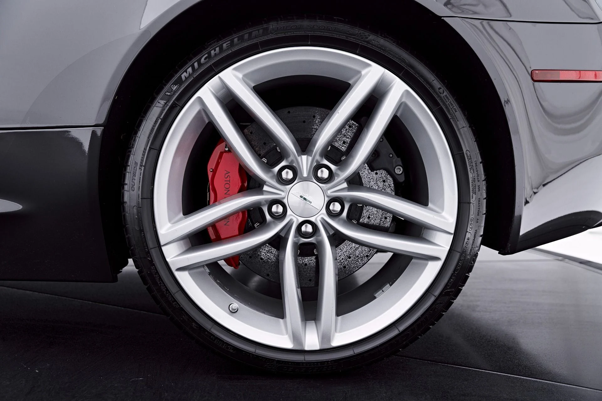mph038_1317918028_Used_2014_Aston_Martin_DB_9_Base_1780969061_bf600a92e8