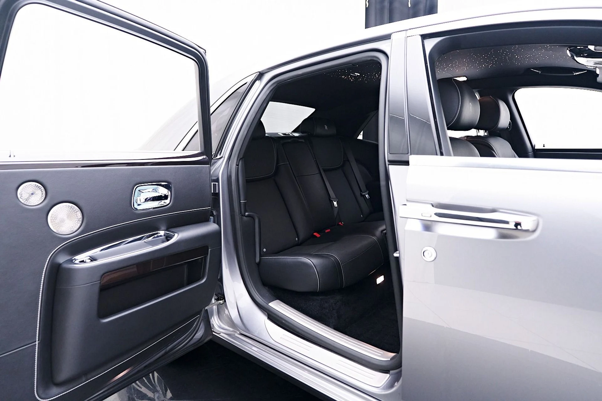 mph038_1335044564_Used_2019_Rolls_Royce_Ghost_Base_1744847276_5882fa898d