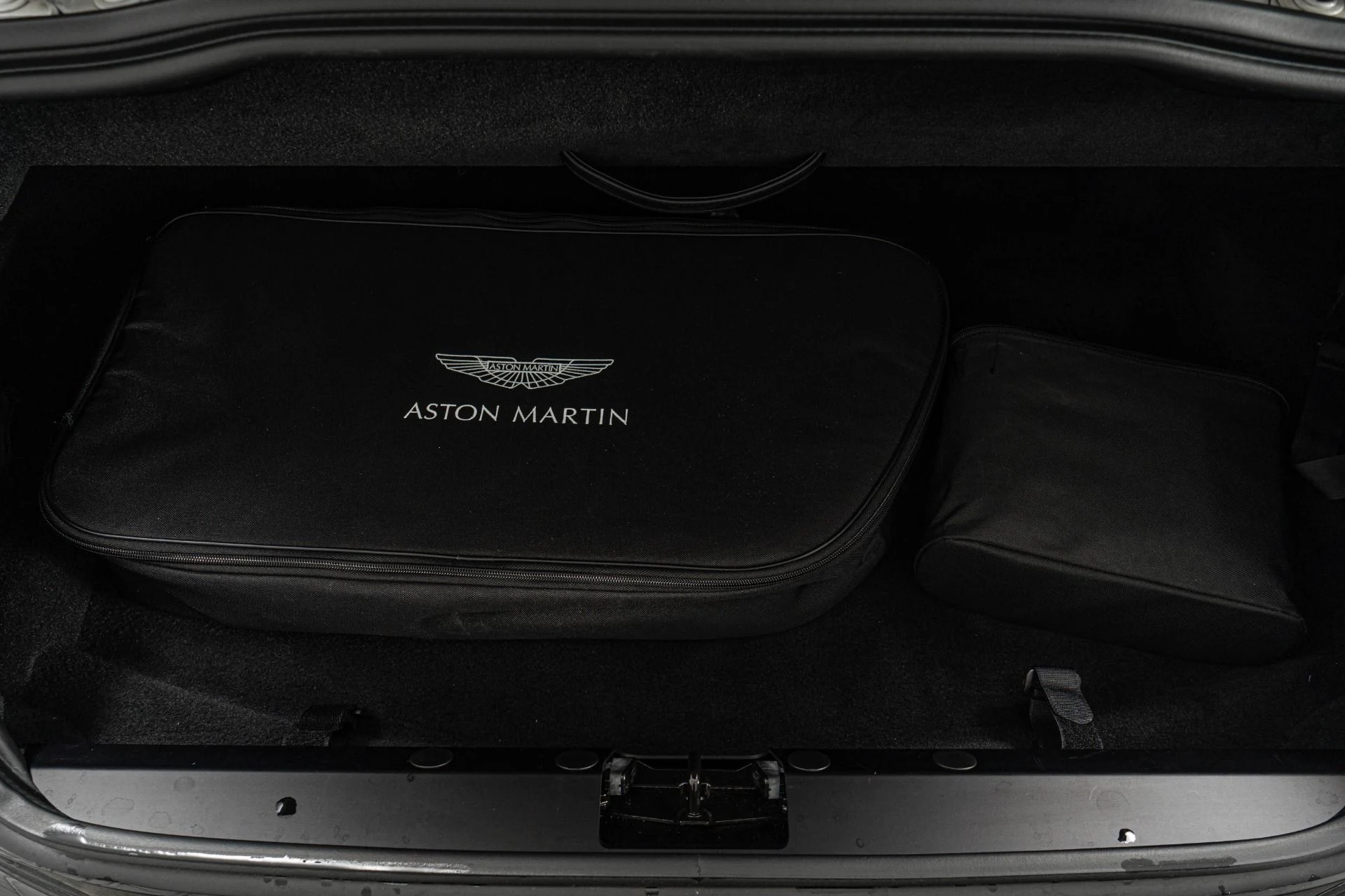 mph038_1335119025_Used_2019_Aston_Martin_DB_11_Volante_1760477407_78db957d98