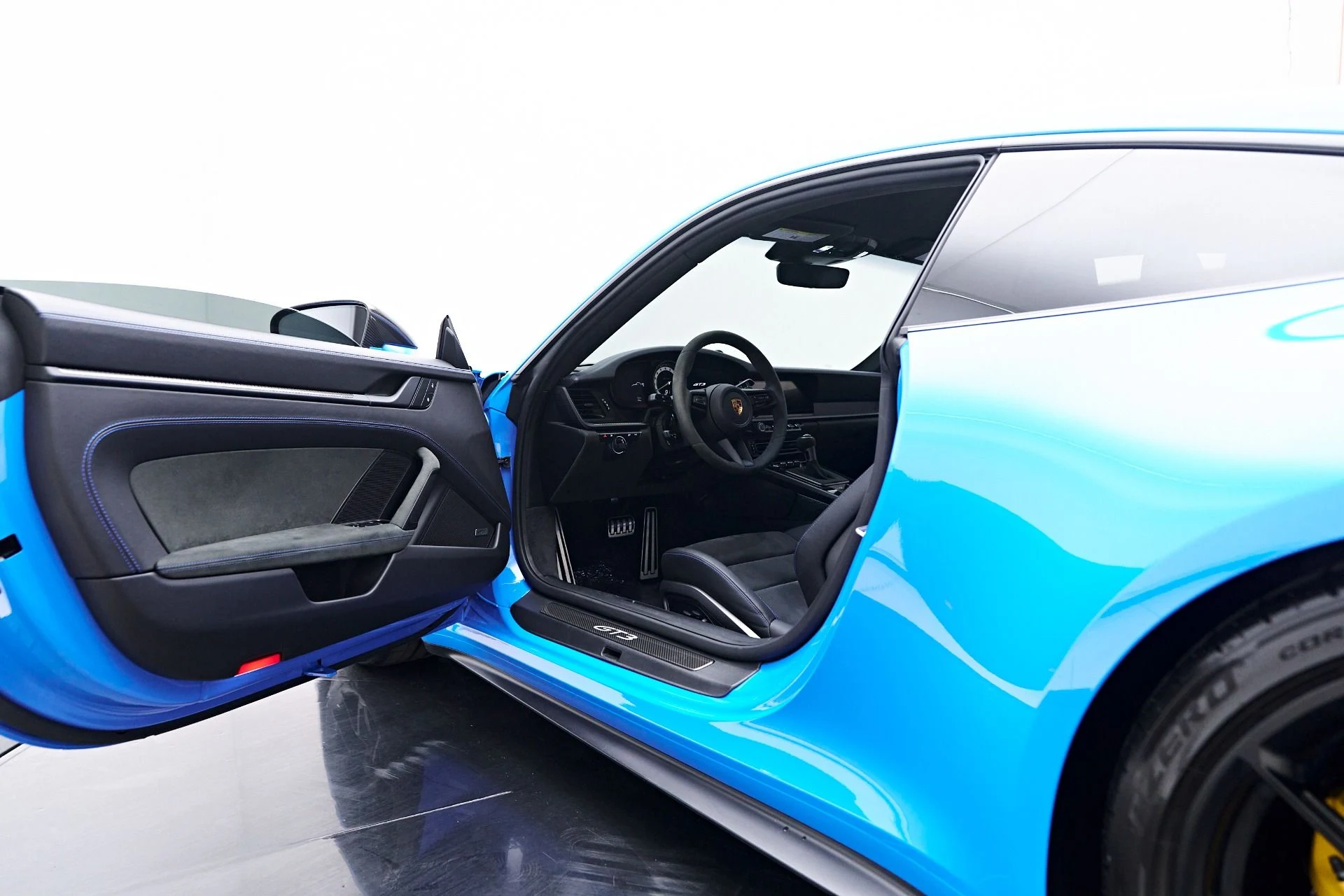 mph038_134134771_Used_2022_Porsche_911_GT_3_1757034828_e0dbc4f7ba