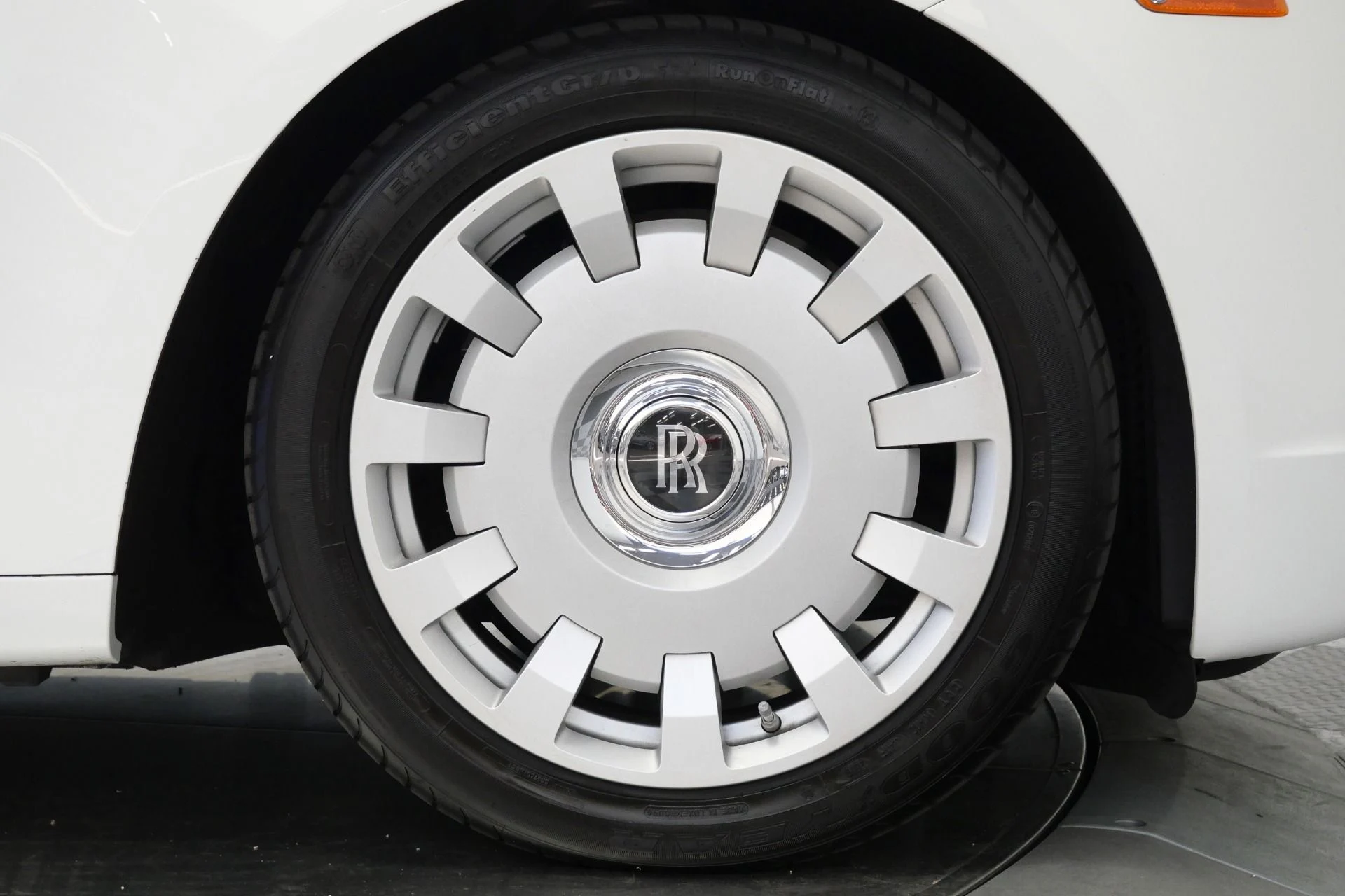 mph038_1342935432_Used_2014_Rolls_Royce_Ghost_V12_Power_Drivers_Assistance_1_Heated_and_Ventilated_Front_Seats_1779224671_a89cc29755