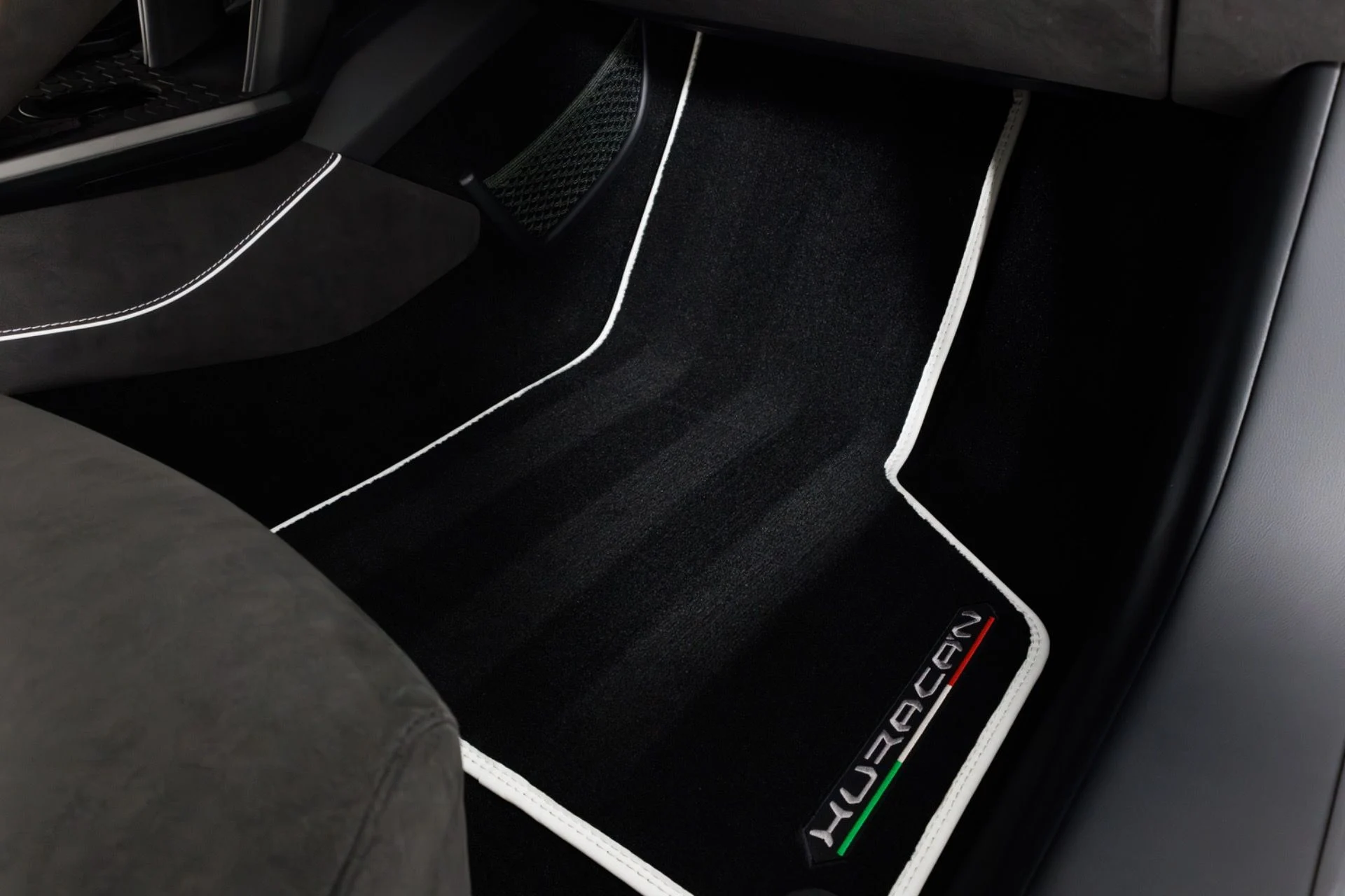 mph038_134809634_Used_2020_Lamborghini_Huracan_LP_640_4_EVO_1779139557_ef5fca0d80
