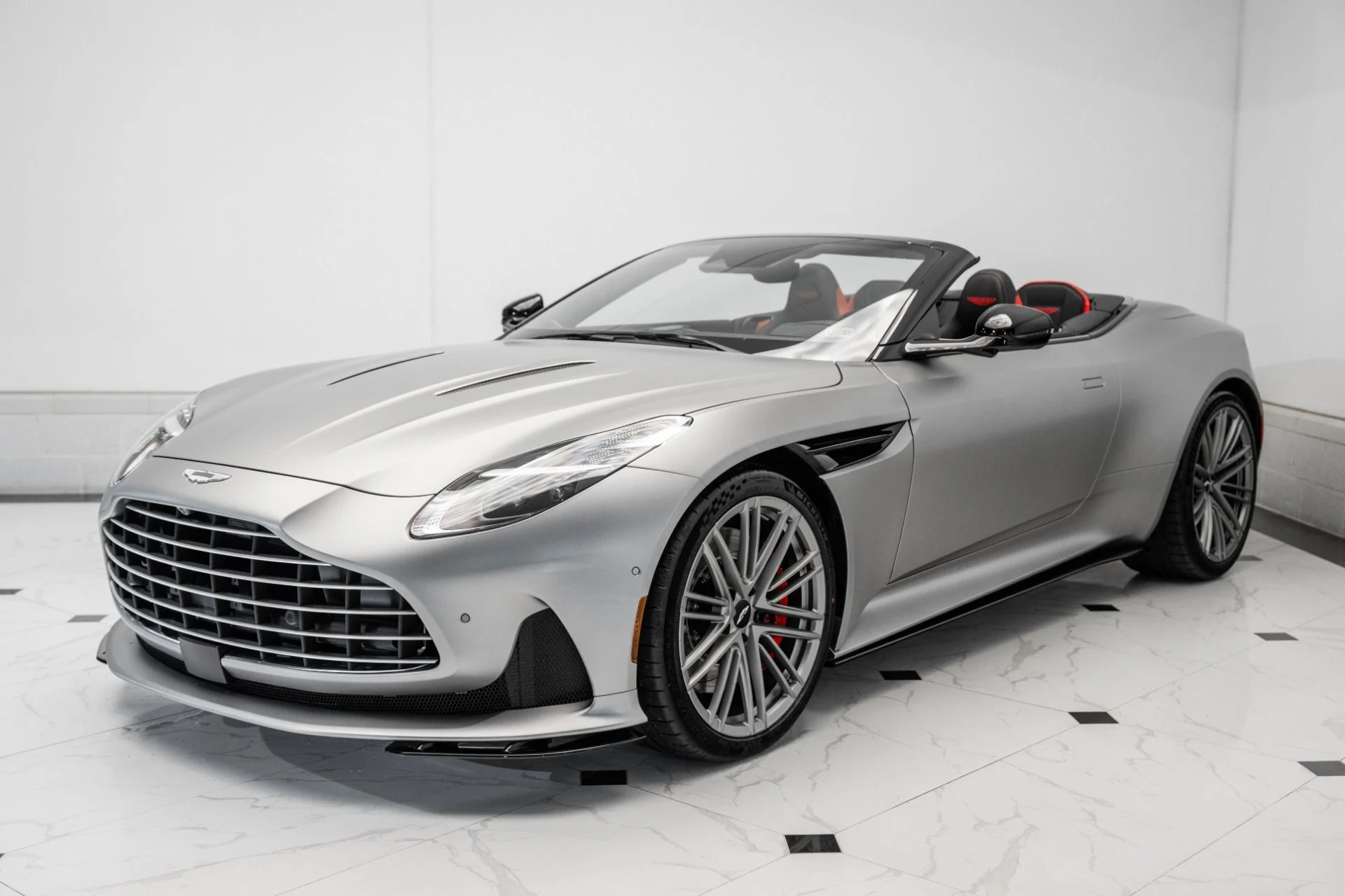 mph038_1351093292_New_2025_Aston_Martin_DB_12_Volante_1735316524_afbb3dc984