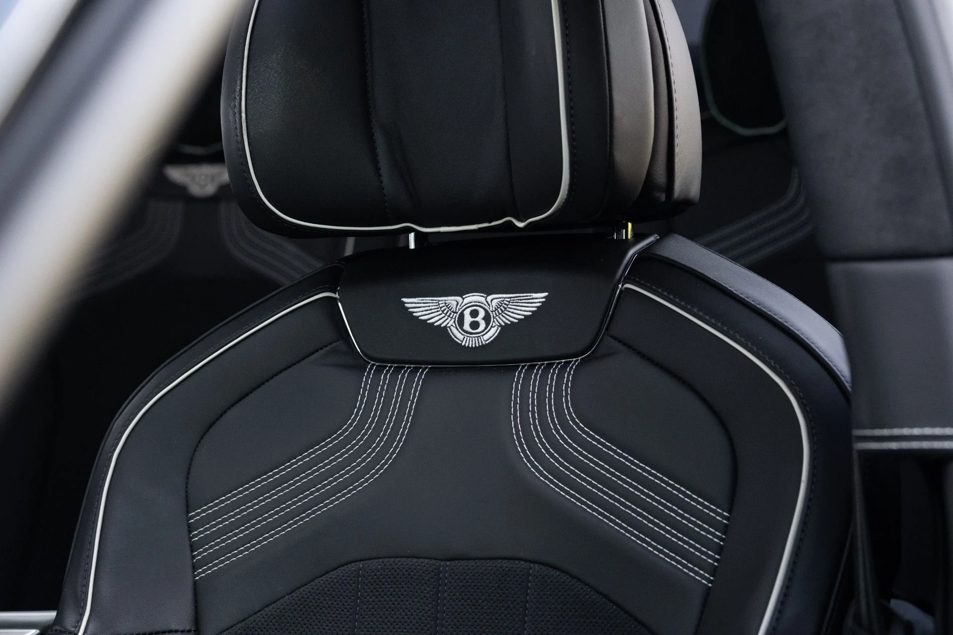mph038_1381490575_Used_2023_Bentley_Flying_Spur_S_V8_1778782784_72a2330b93