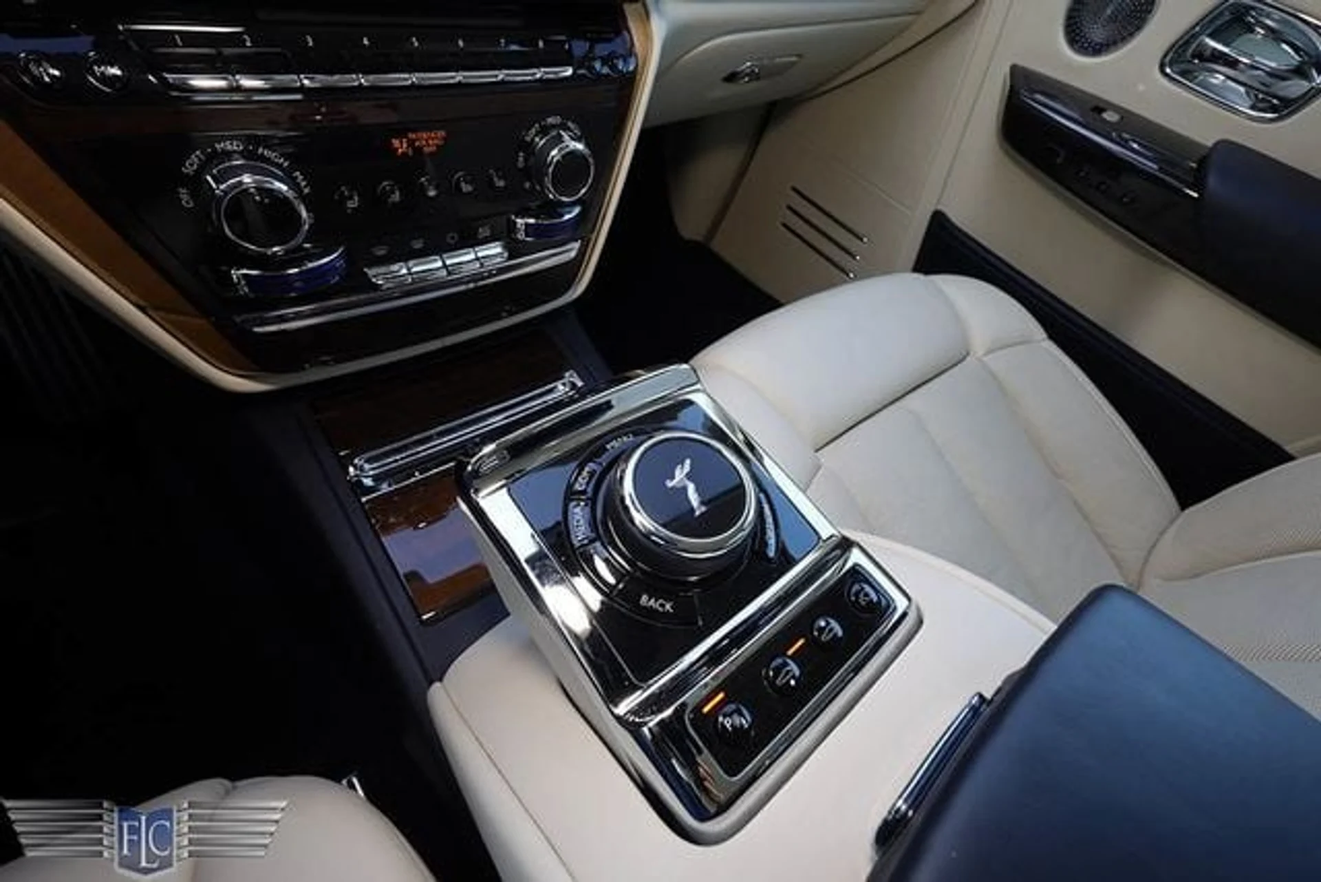 mph038_1394218649_used_2018_rolls_royce_phantom_sedan_6305_22718398_43_640_8d8ca13a6e