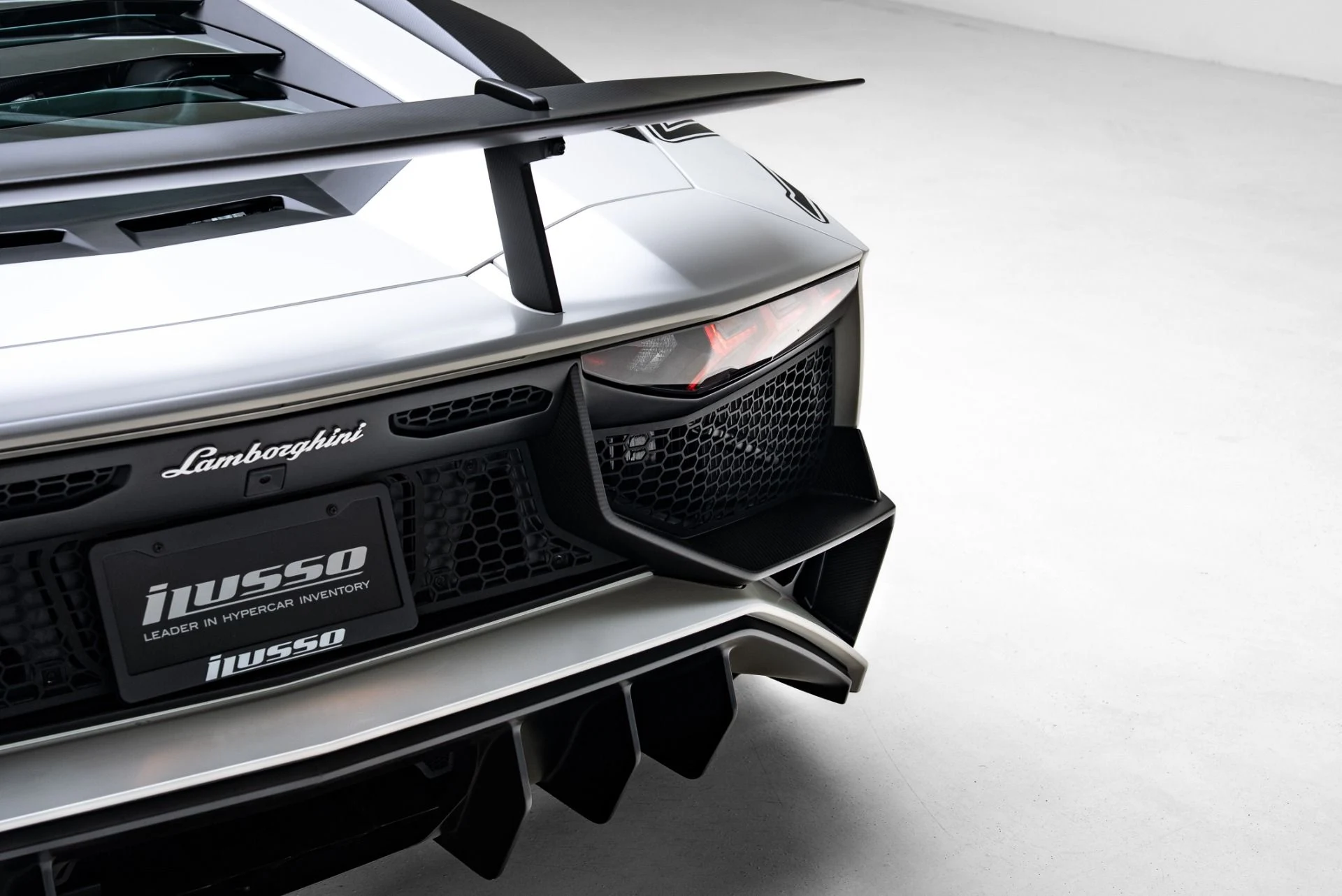 mph038_1403248343_Used_2016_Lamborghini_Aventador_SV_1775078140_8f2f8e51e3