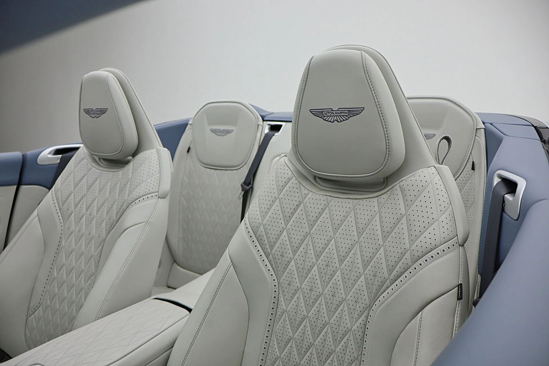 mph038_1407406044_New_2026_Aston_Martin_DB_12_Volante_2b4f7a9f28