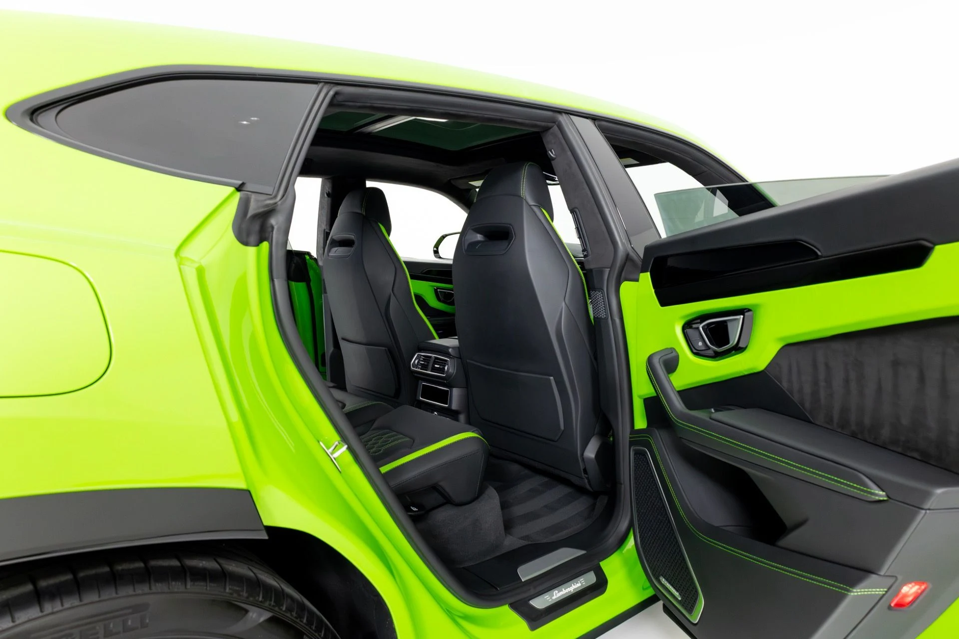 mph038_1412627820_Used_2023_Lamborghini_Urus_S_1769555052_85b2dfe9d8