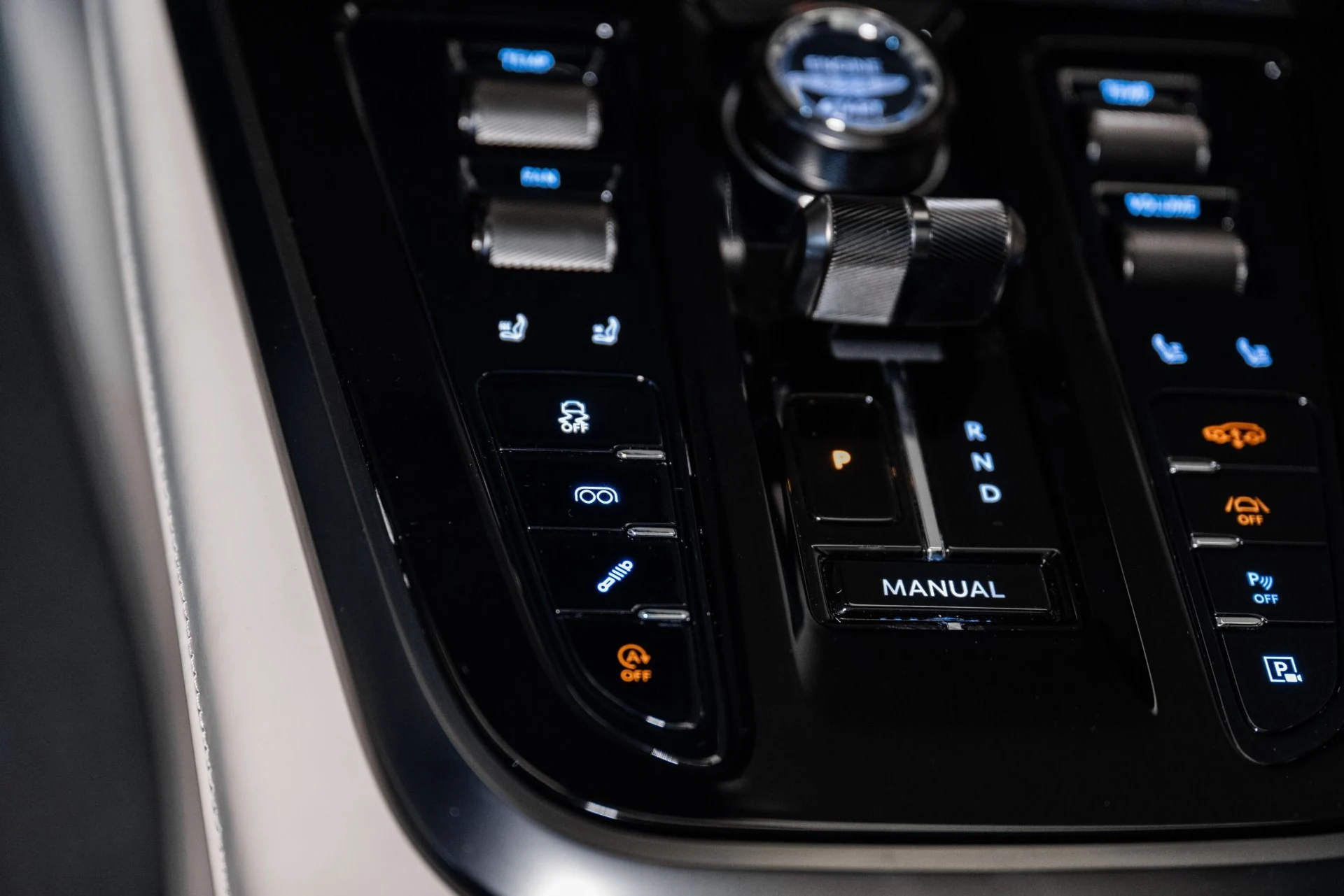 mph038_1424113780_Used_2025_Aston_Martin_DBX_707_1734711890_e59e7e86a6