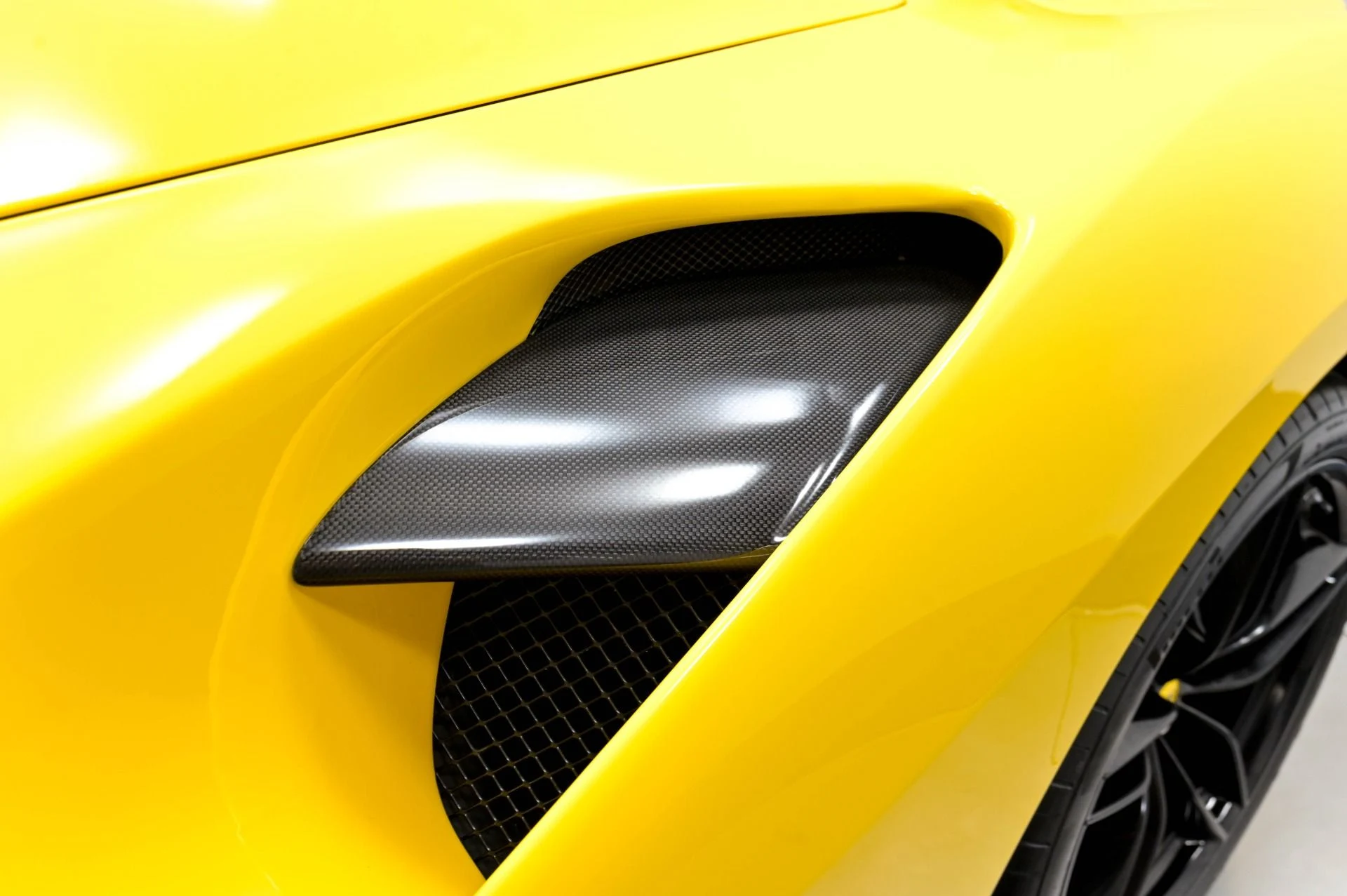 mph038_1425074327_Used_2017_Ferrari_488_Spider_1782250763_2c4f261597
