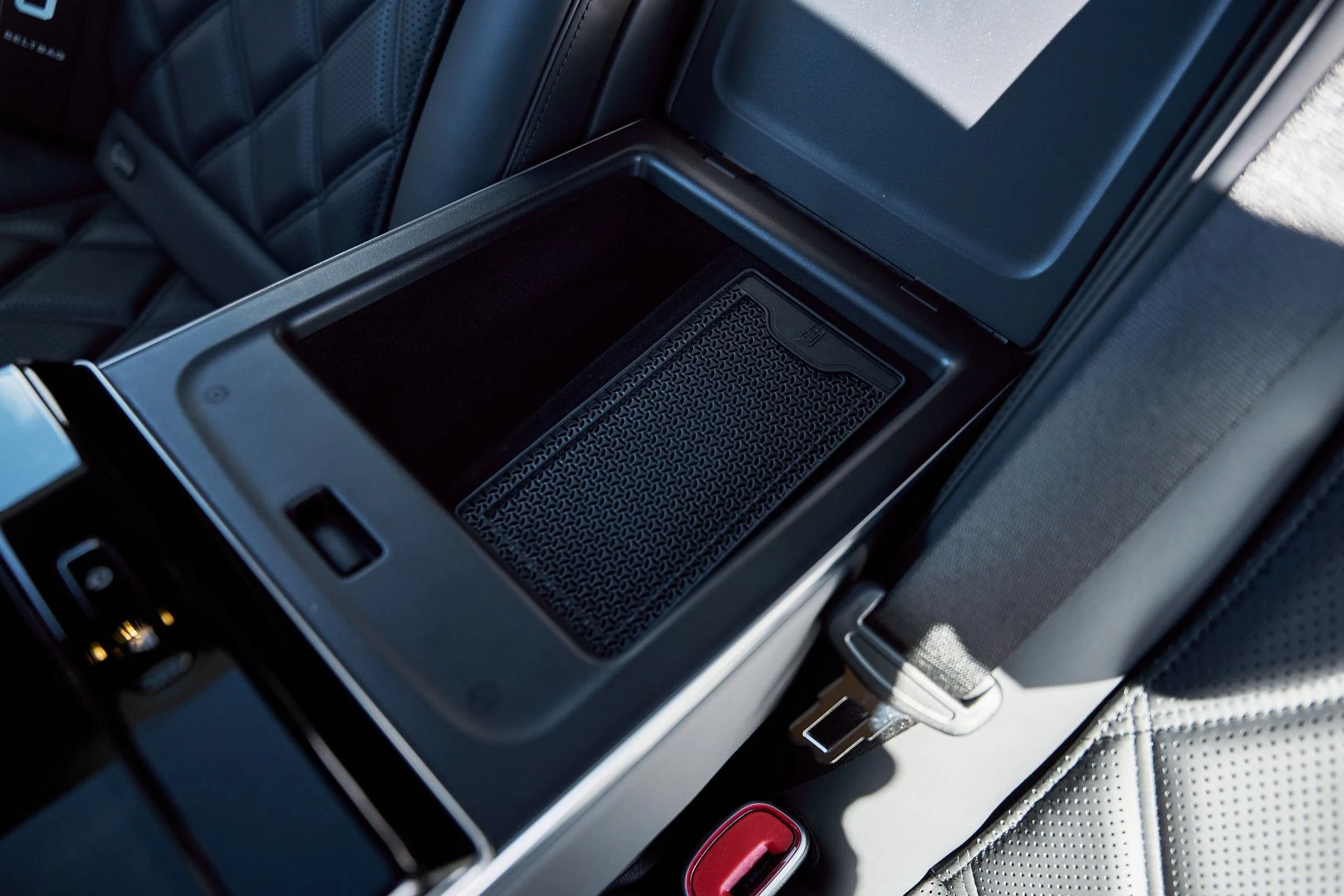 mph038_1439837151_Used_2025_Mercedes_Benz_S_Class_Maybach_S_580_1769305319_4bb2c5f3ca