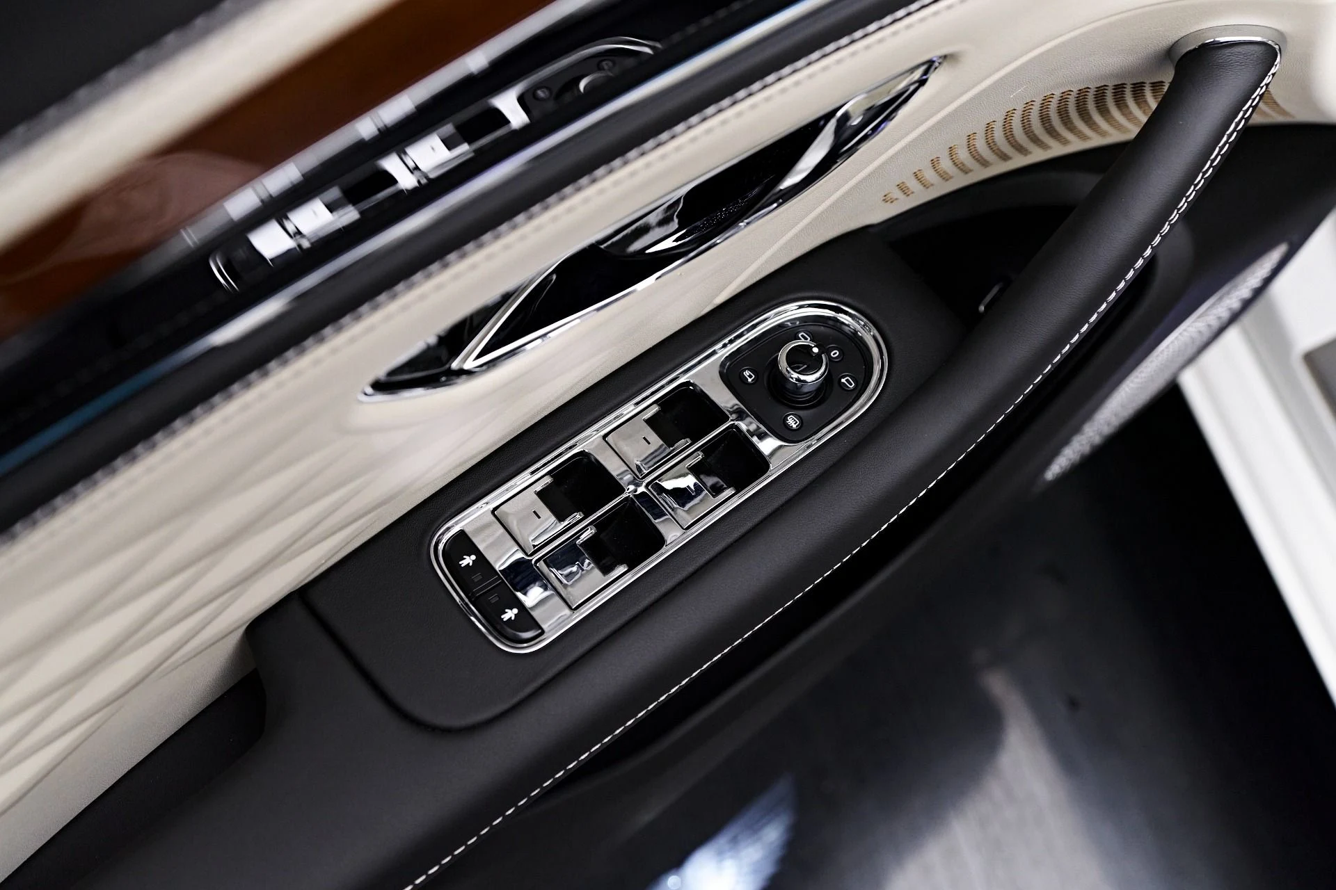mph038_1453265193_Used_2021_Bentley_Flying_Spur_V8_1755391879_b3ad9d42d2