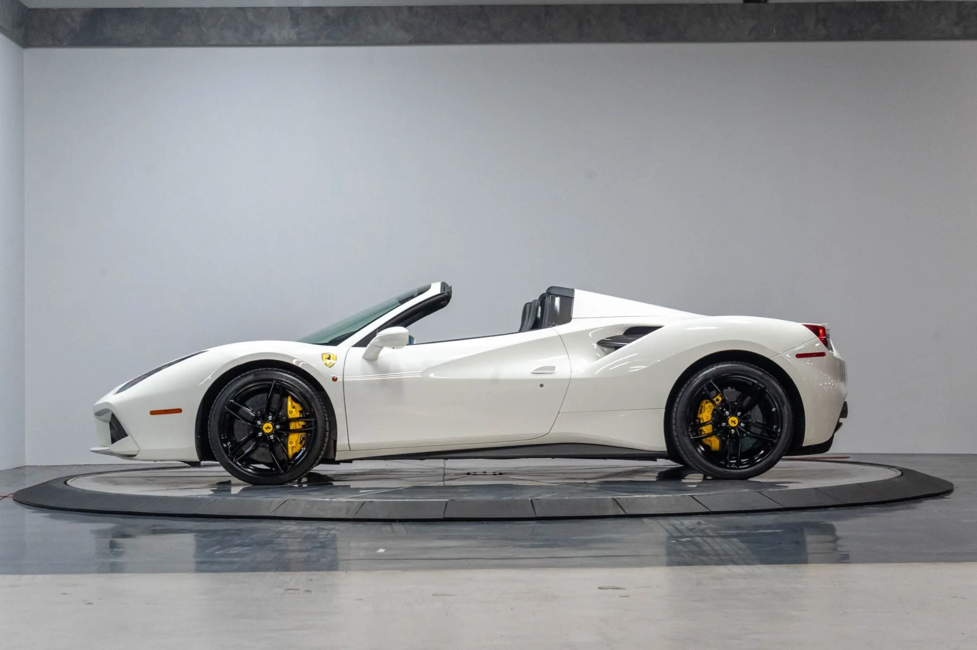 mph038_1455835255_Used_2016_Ferrari_488_Spider_1784843221_643aa6cdda
