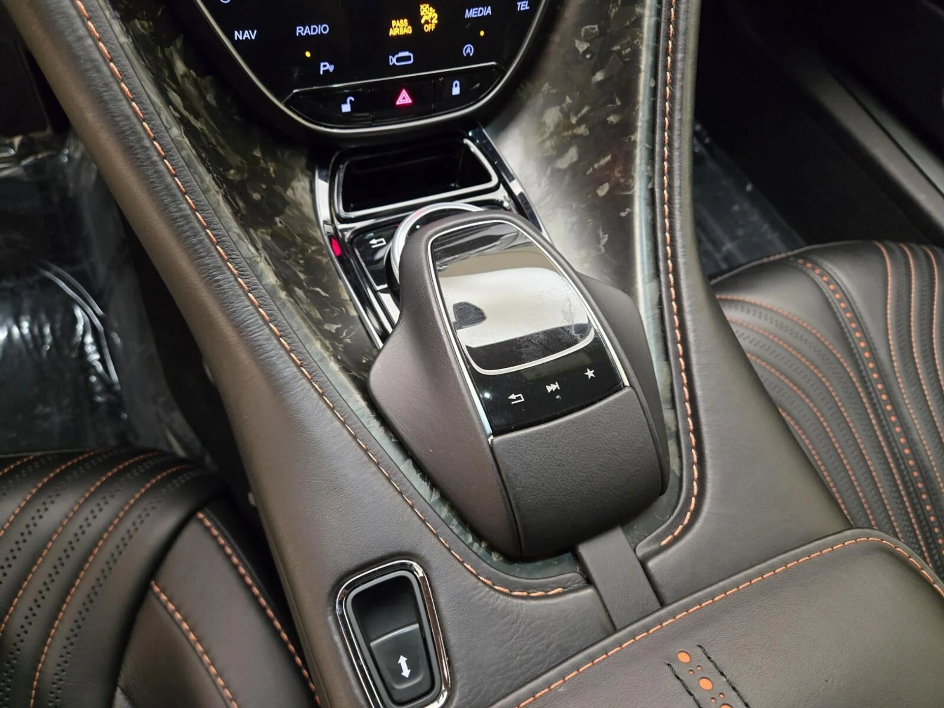 mph038_1456439915_Used_2017_Aston_Martin_DB_11_Launch_Edition_1765003845_11e2fd622f