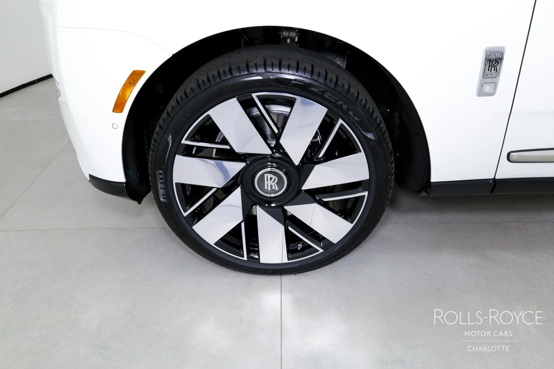 mph038_1467584224_Used_2025_Rolls_Royce_Cullinan_1732211021_4f2d2ddfcc
