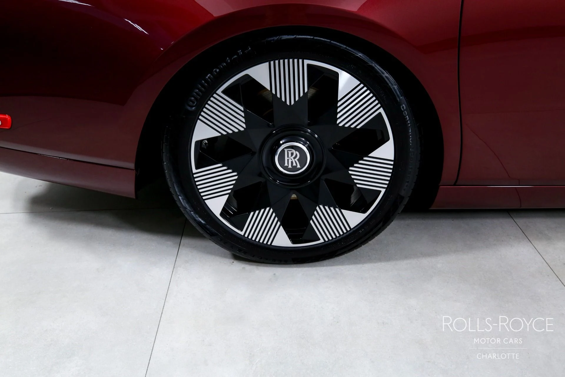 mph038_148421667_Used_2019_Rolls_Royce_Phantom_1760804131_6fe6a9bd00