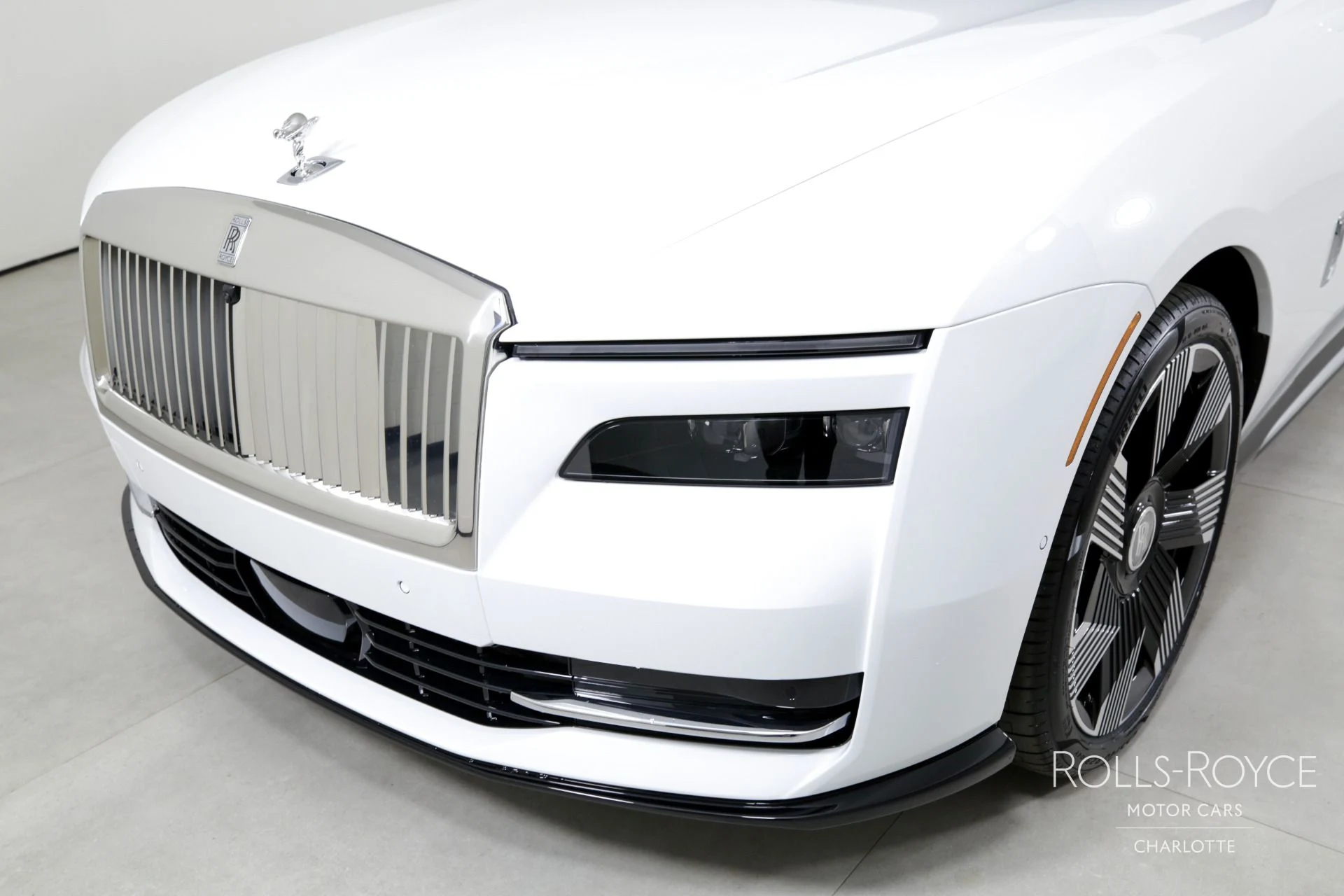 mph038_1496839595_Used_2024_Rolls_Royce_Spectre_1711139592_5381fc96f0