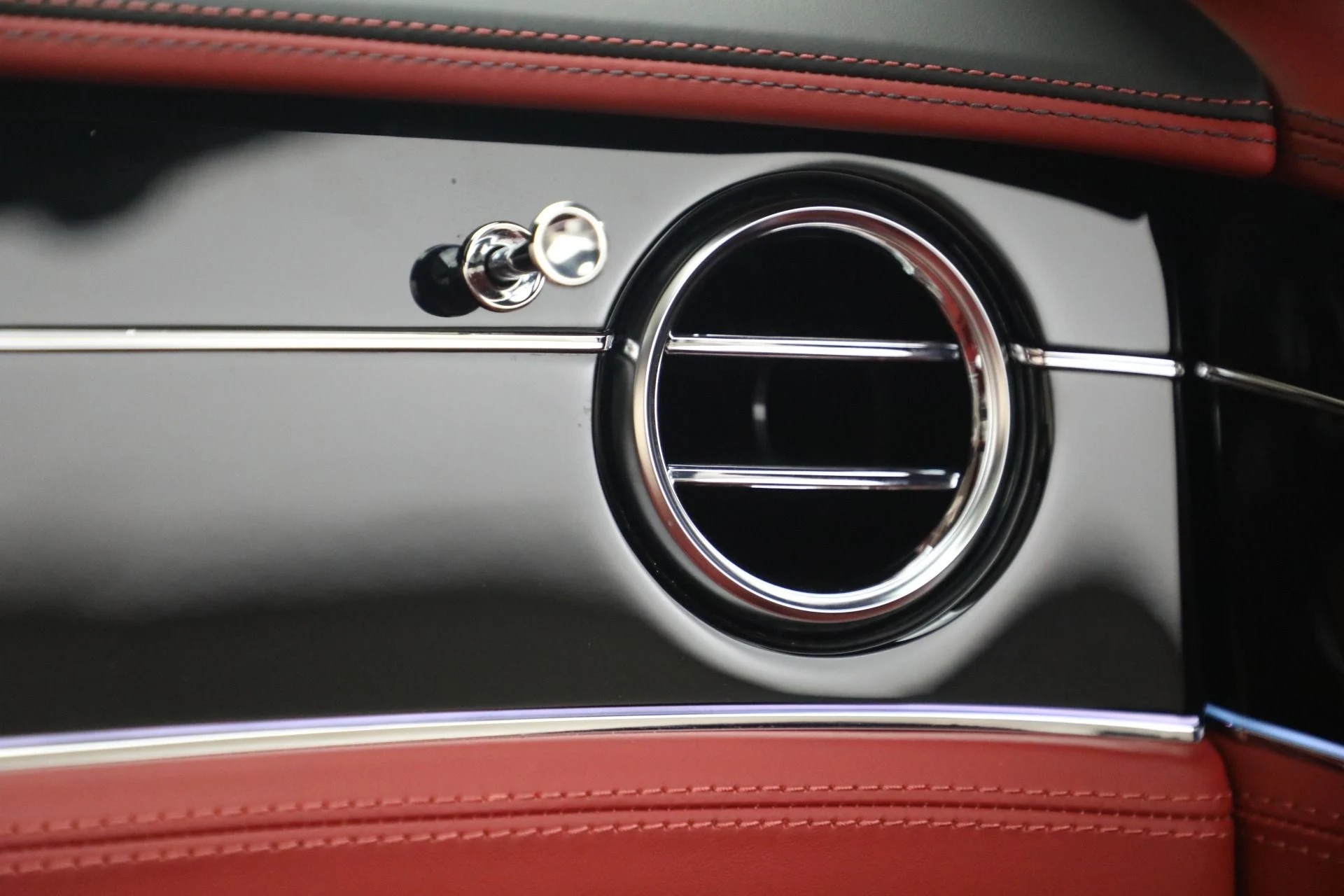 mph038_1499155017_Used_2022_Bentley_Continental_GTC_V8_1784133780_ba8a4f2b2e
