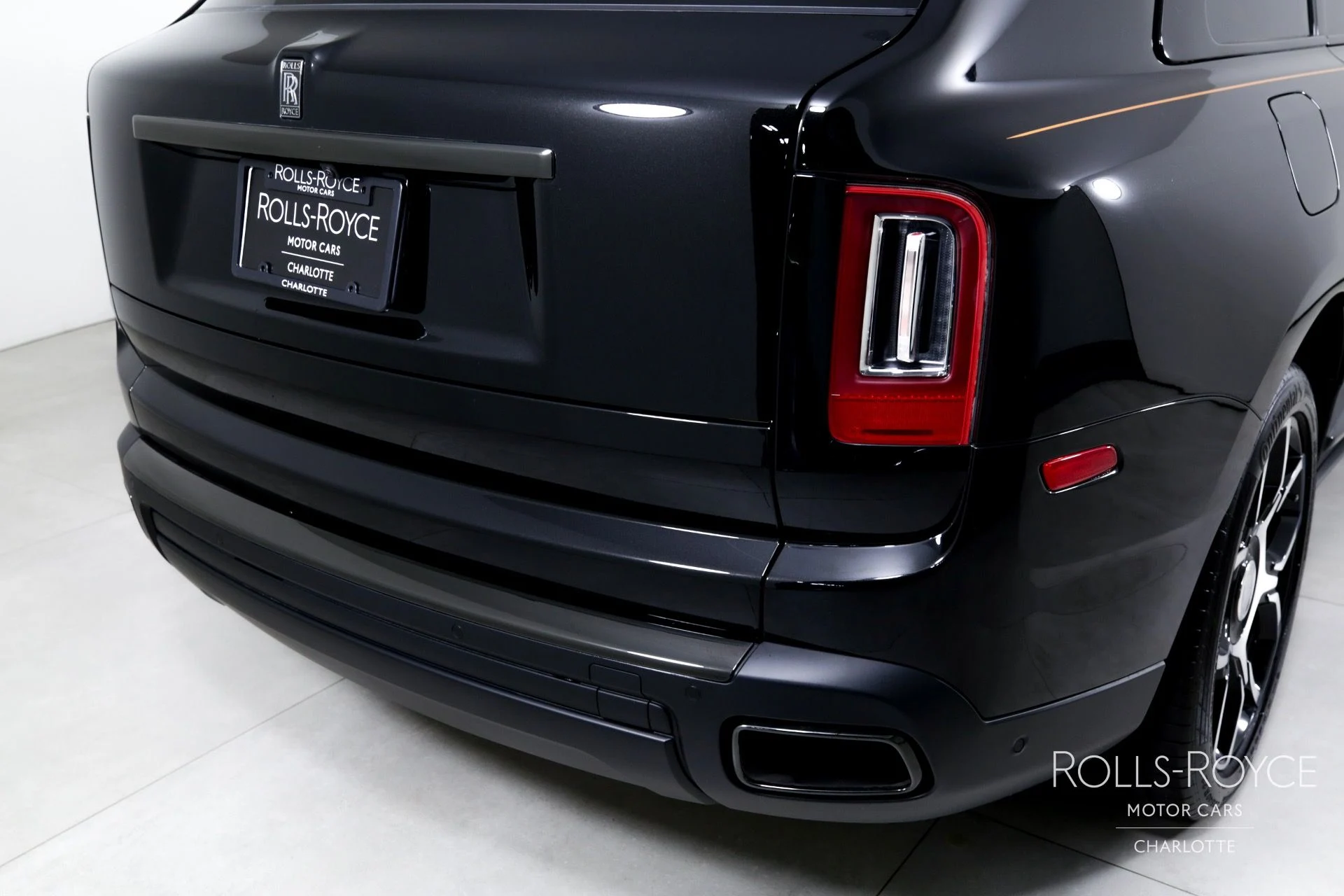 mph038_1504807895_Used_2023_Rolls_Royce_Black_Badge_Cullinan_1715880219_b1f6dcd9cd