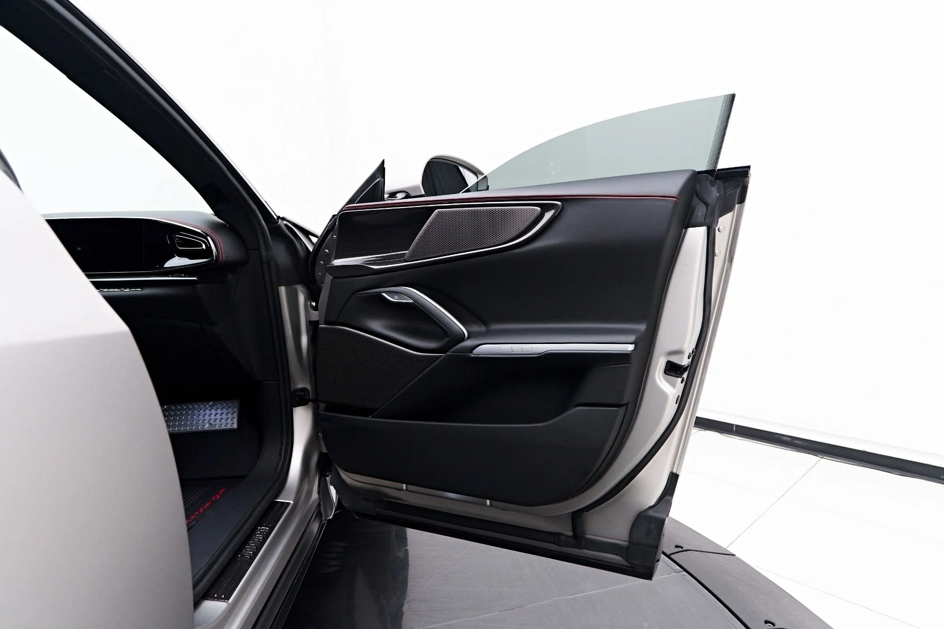 mph038_1505715249_Used_2024_Ferrari_Purosangue_Base_1757201171_92d70eb04e