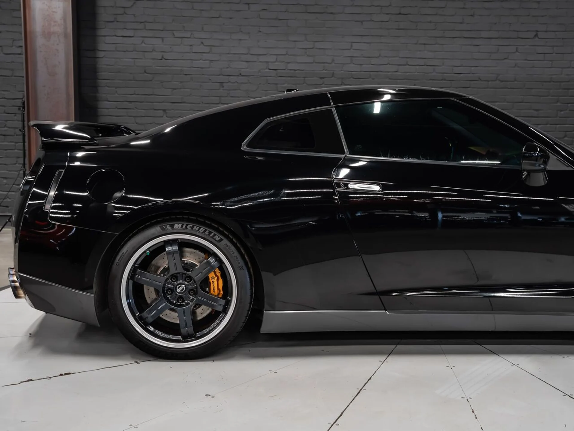 mph038_1521067430_nissan_gt_r_2009_505aa2df44