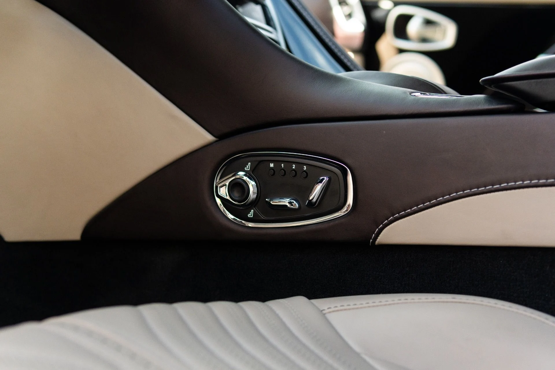 mph038_1528953967_Used_2023_Aston_Martin_DB_11_V8_1765580220_cdf4847151