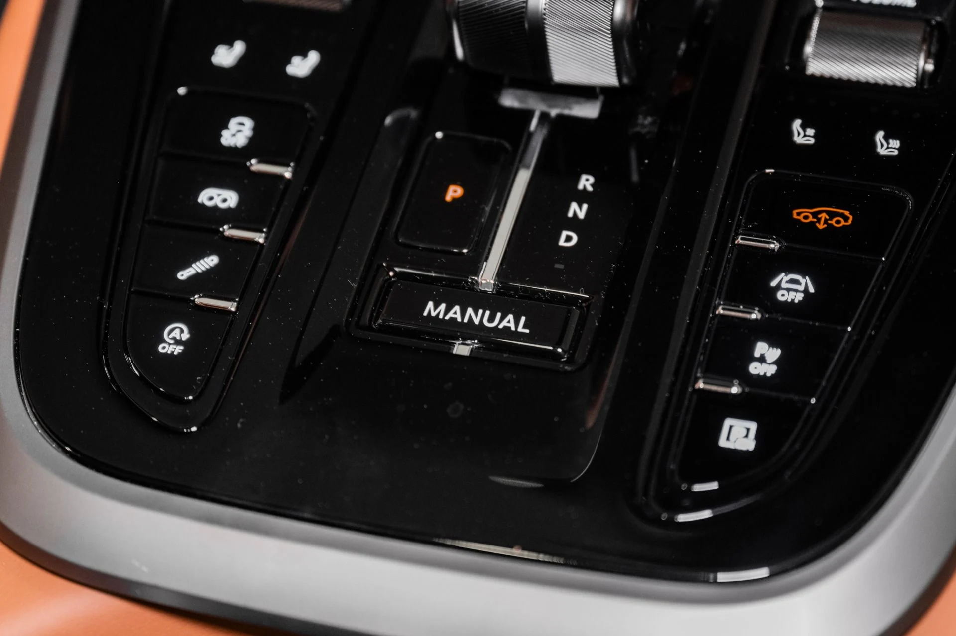 mph038_1534235650_New_2026_Aston_Martin_DBX_S_1775443121_ef2111c878