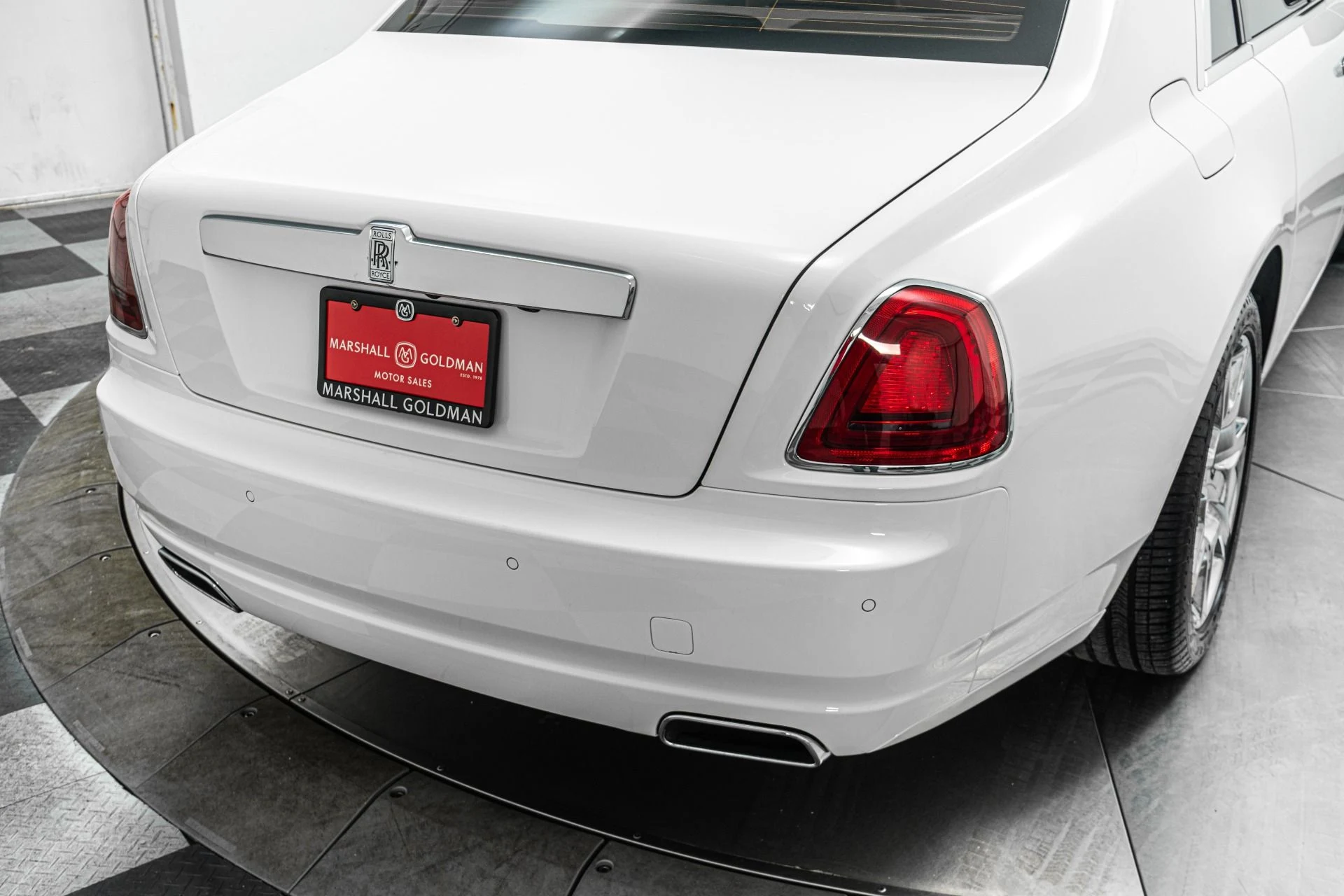 mph038_1543885943_Used_2010_Rolls_Royce_Ghost_1777319383_4cad79382d