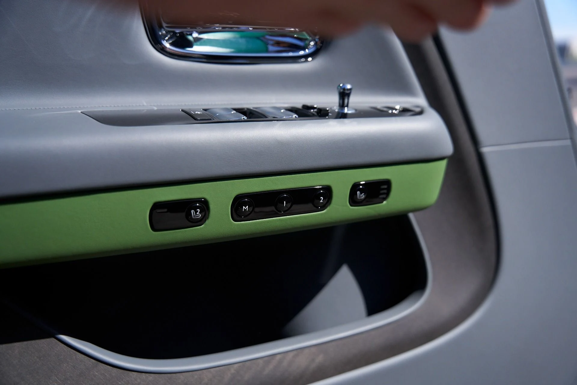 mph038_1559758717_Used_2024_Rolls_Royce_Spectre_Mansory_1776840078_d2988ac964