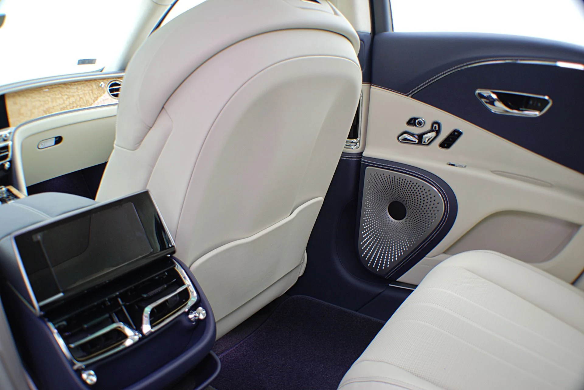 mph038_1569371823_Used_2022_Bentley_Flying_Spur_Hybrid_aa2f71c410