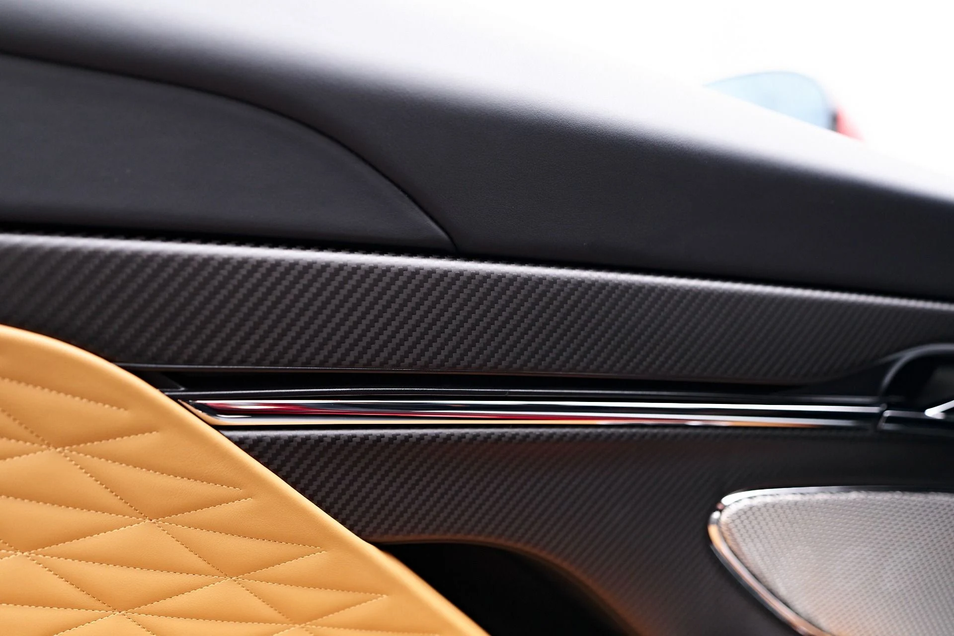 mph038_1570570828_Used_2024_Aston_Martin_DB_12_1756329442_a759220bad