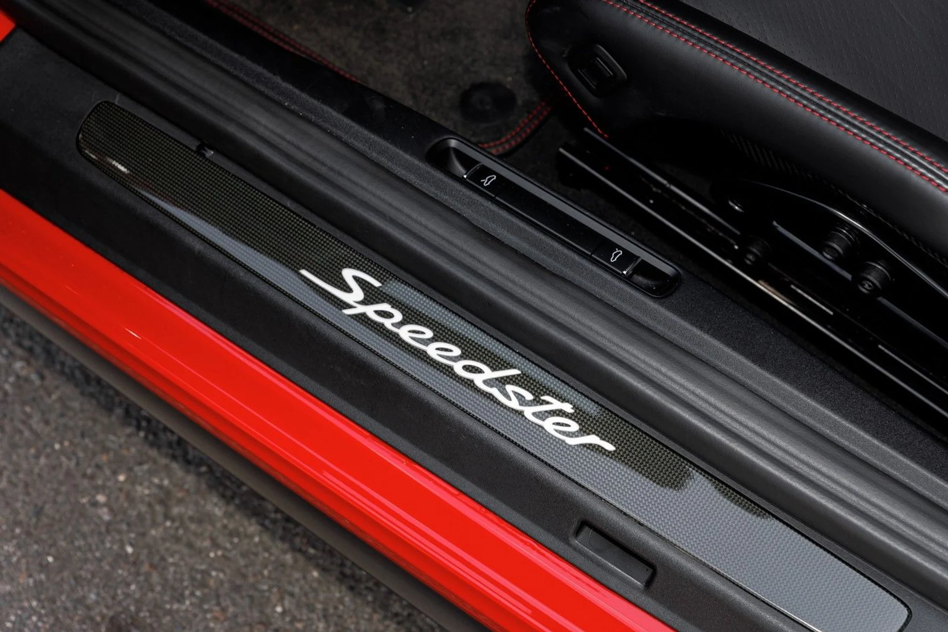 mph038_158472284_661_p39_l_4614b1f599