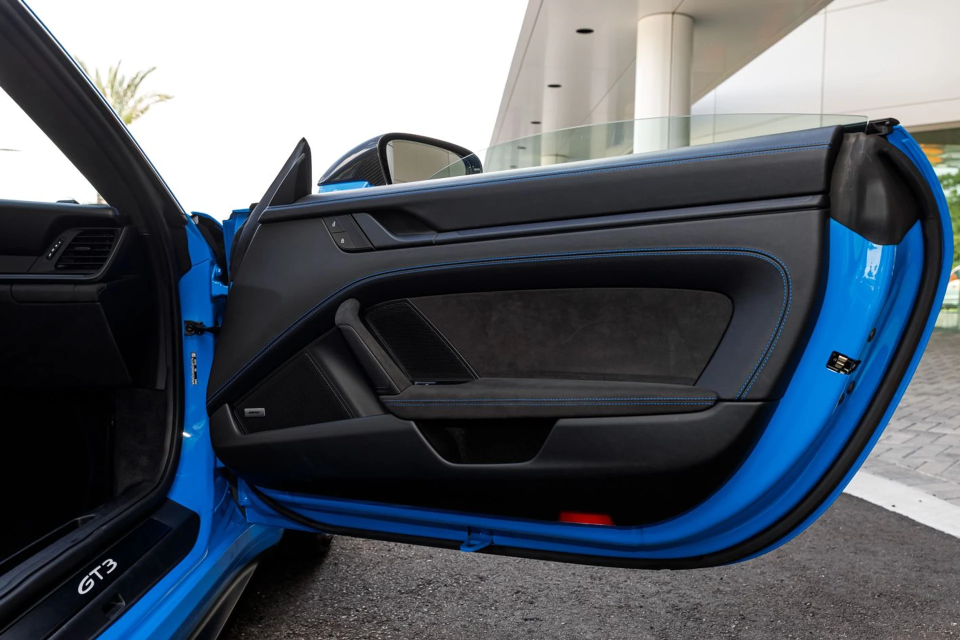 mph038_1596080502_595_p39_l_b06689c94e