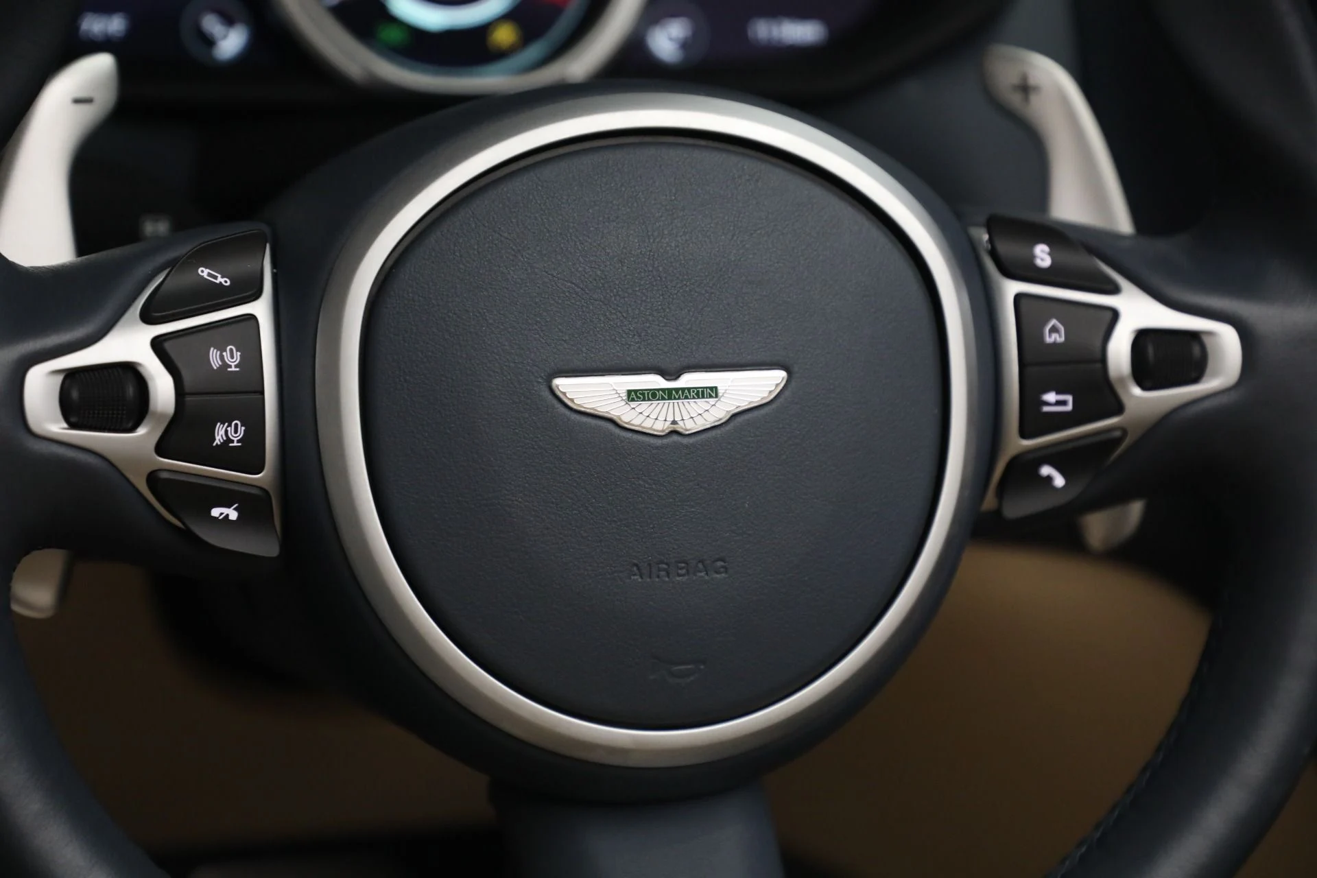 mph038_1597966673_Used_2022_Aston_Martin_DB_11_Volante_1787336556_3920a75039