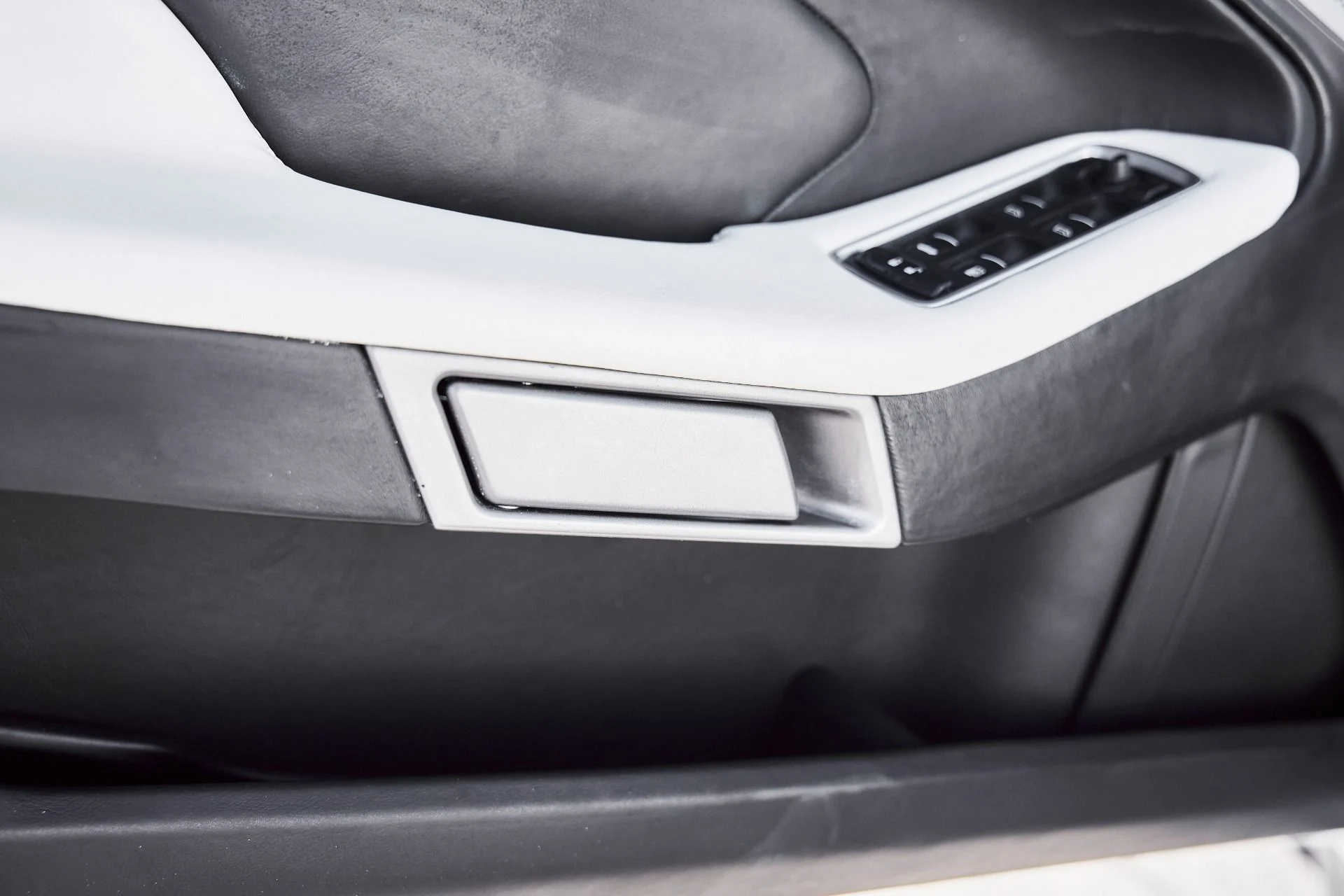 mph038_1601219152_Used_2017_Aston_Martin_Vanquish_Volante_1773797519_7ed3f05c35