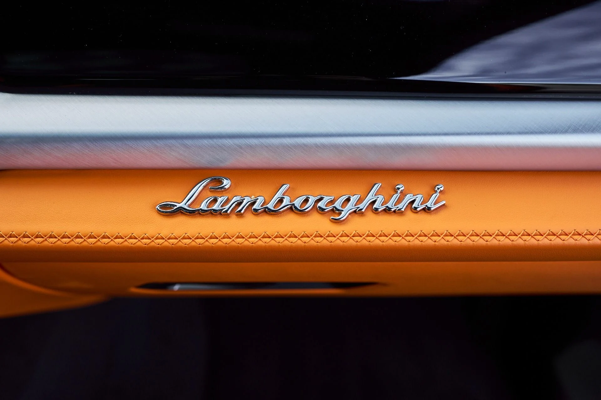 mph038_1605481347_Used_2025_Lamborghini_Urus_SE_1763677035_6431609f71