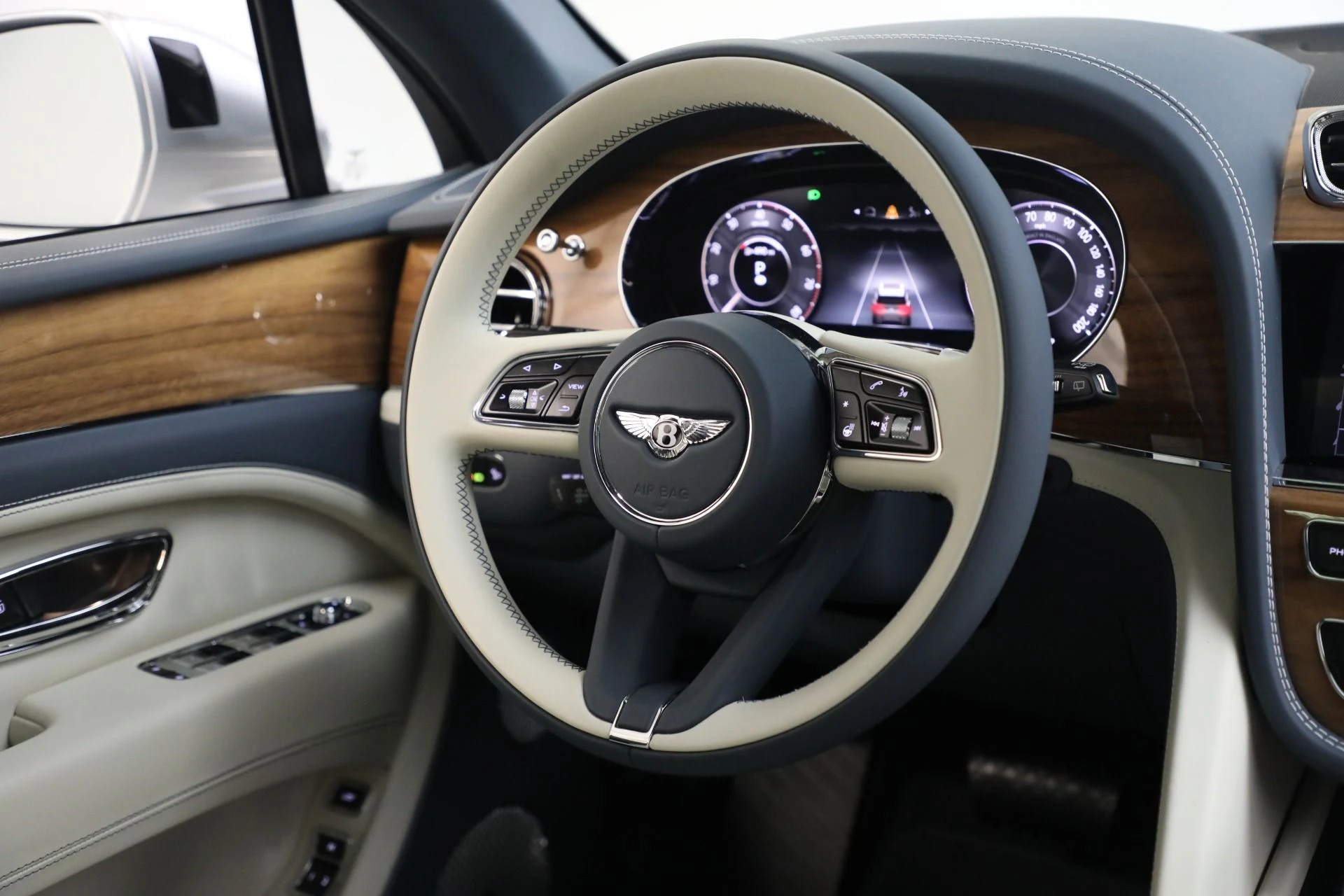 mph038_1614757899_New_2025_Bentley_Bentayga_EWB_V8_11b8b2d6c2