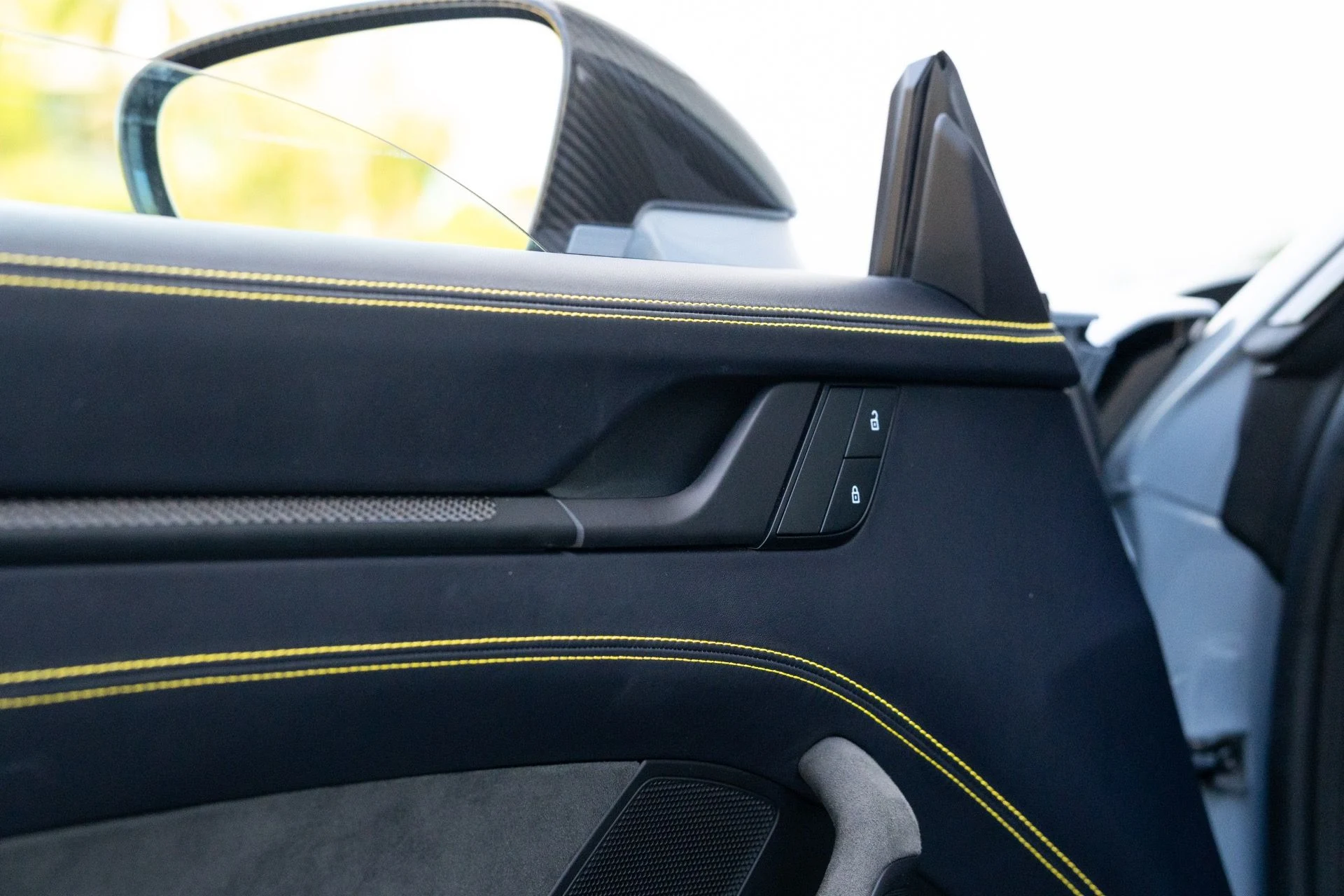 mph038_162423994_Used_2023_Porsche_911_GT_3_1777402484_ae3feabed3