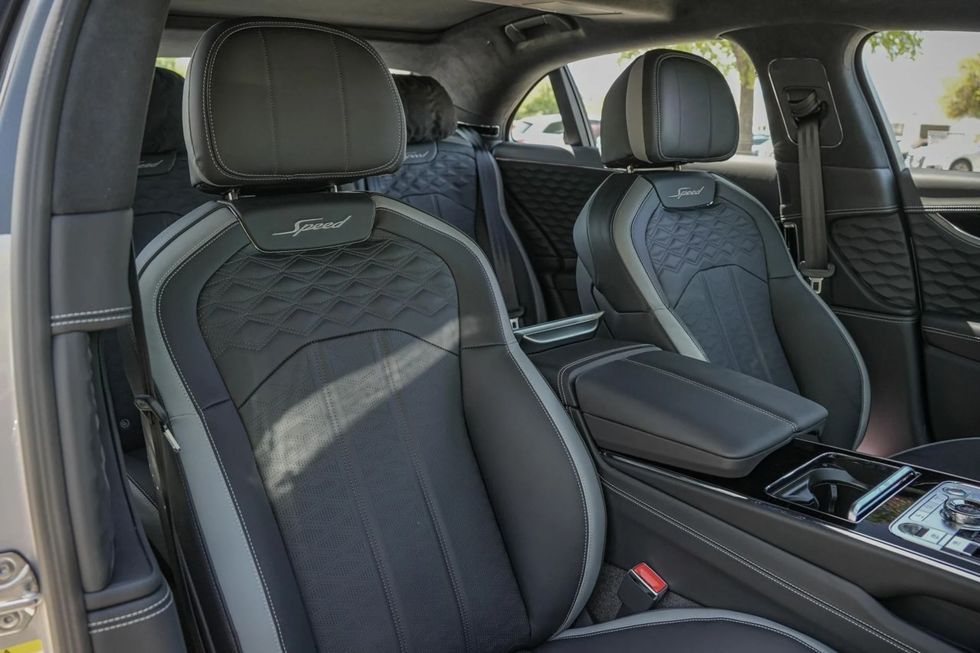 mph038_1632580286_Hi_Tech_Luxury_Imports_LLC_SCBBR_6_ZG_8_SC_021779_image_38_e839b86cc7