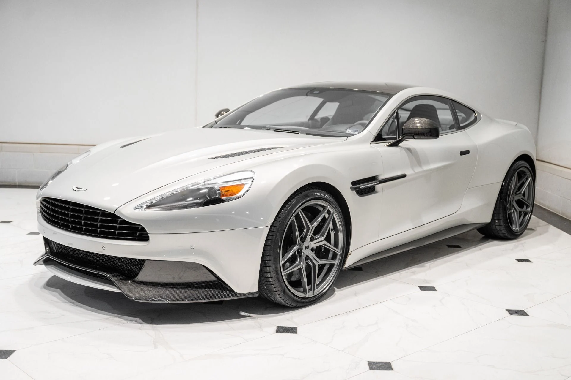 mph038_1677656728_Used_2016_Aston_Martin_Vanquish_V12_1770132200_f03047fa1a
