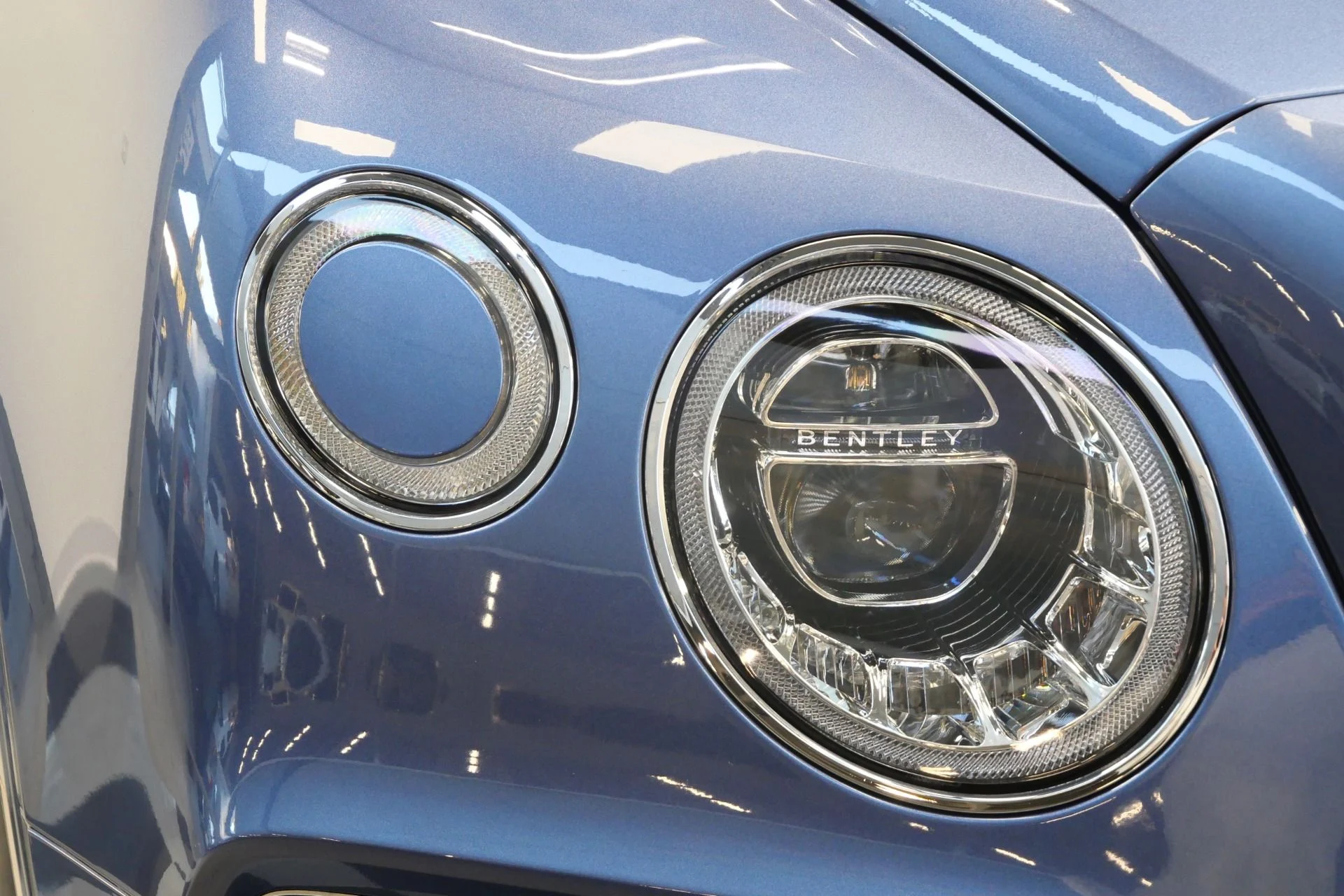 mph038_1688638583_Used_2018_Bentley_Bentayga_Onyx_Edition_W12_Touring_Specification_Front_Seat_Comfort_Specification_1772647427_64f1adb853