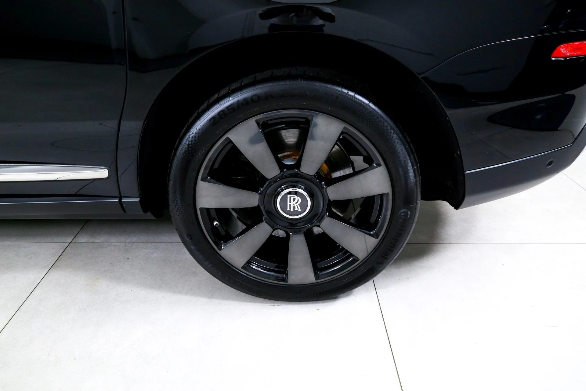mph038_1698353053_Used_2019_Rolls_Royce_Cullinan_1754411738_e7f9bc6147