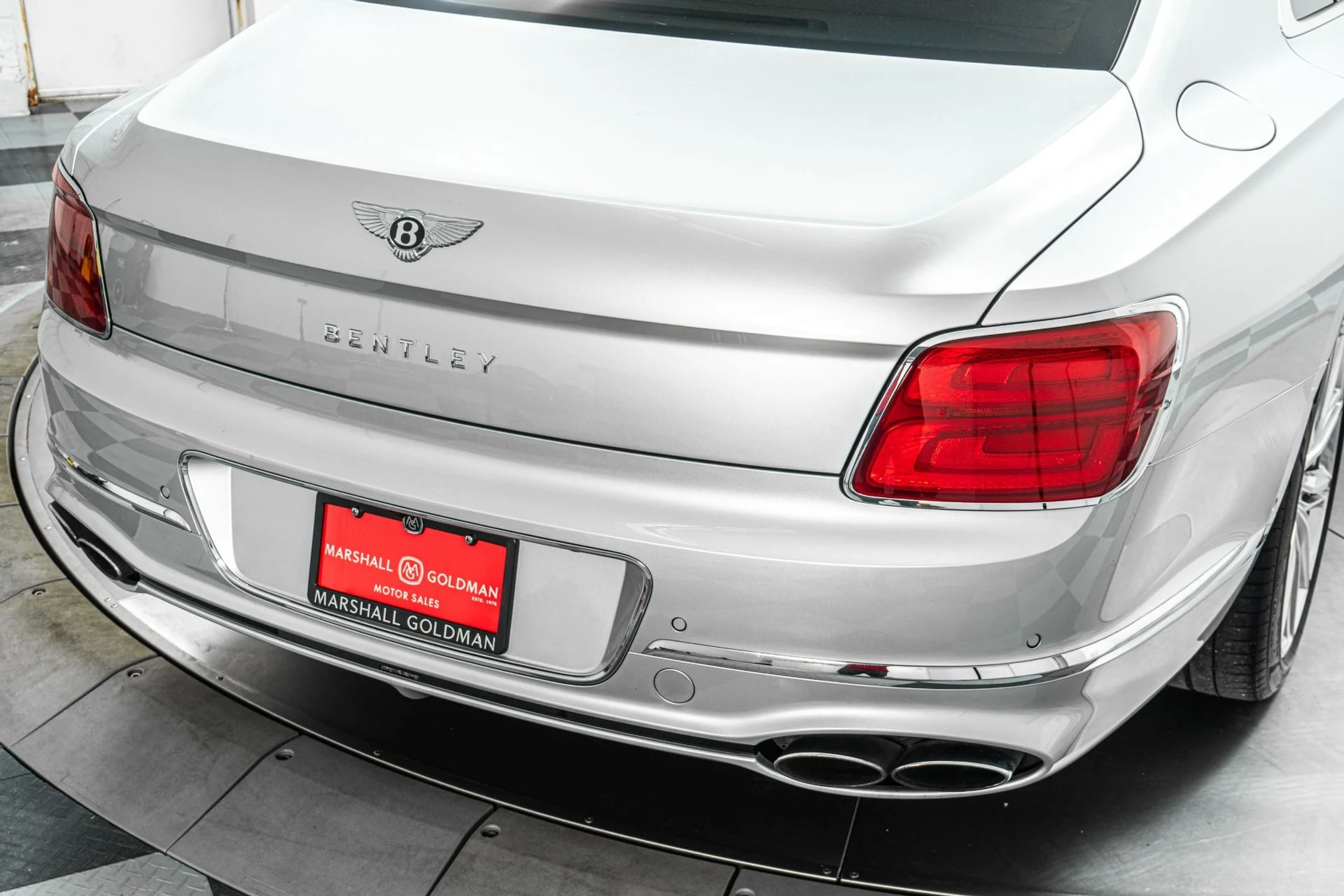 mph038_1709327390_Used_2022_Bentley_Flying_Spur_V8_Great_Colors_Engine_Turned_Veneers_Mulliner_Package_1773426233_c985434f31